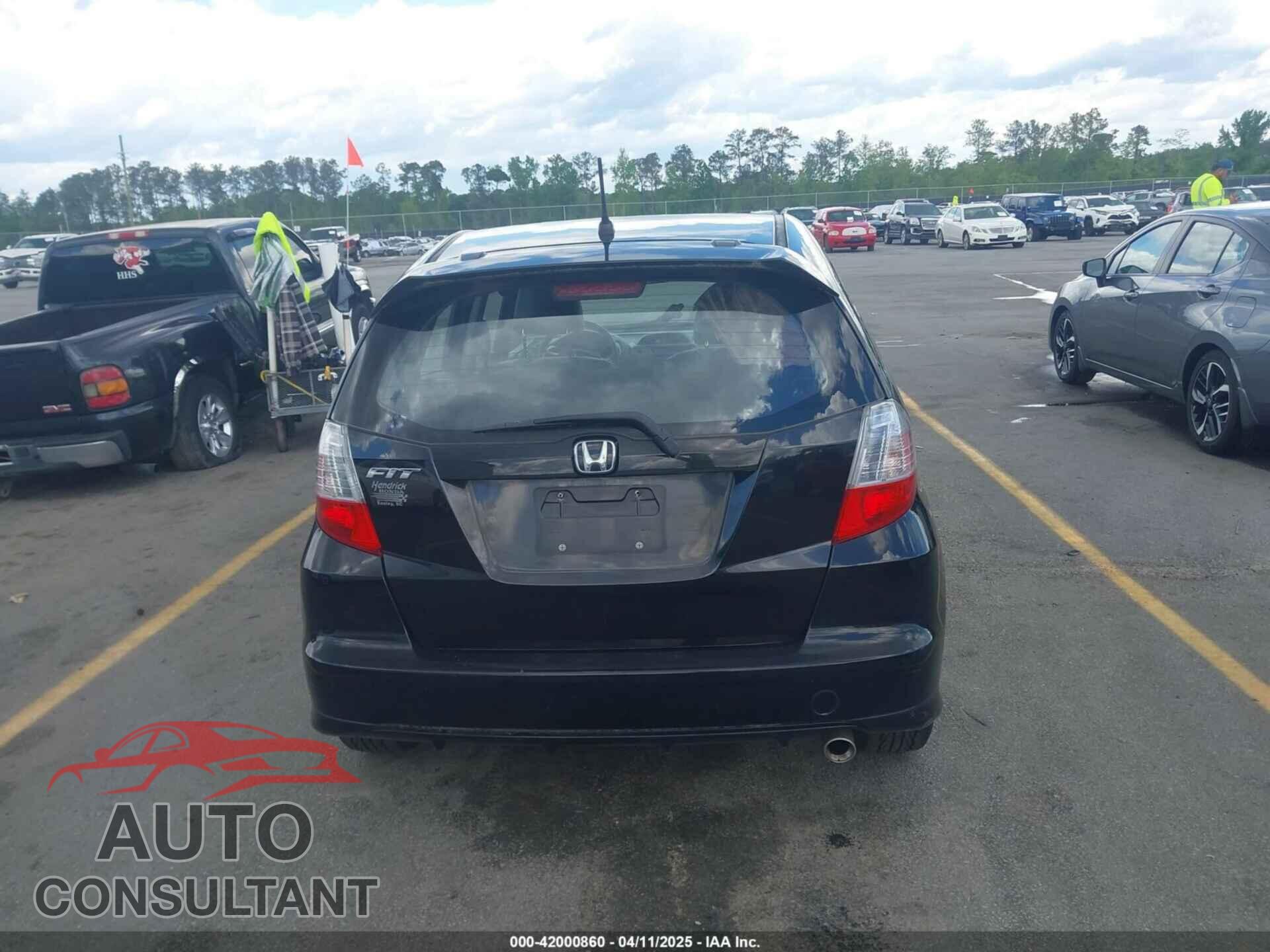 HONDA FIT 2011 - JHMGE8H52BC011984