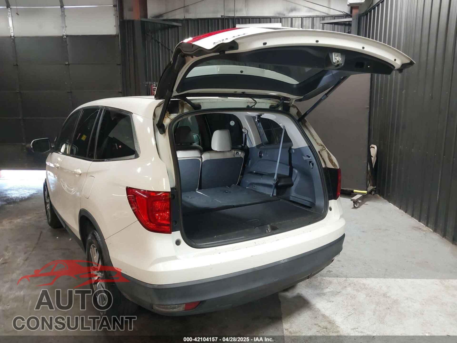 HONDA PILOT 2017 - 5FNYF6H56HB005334