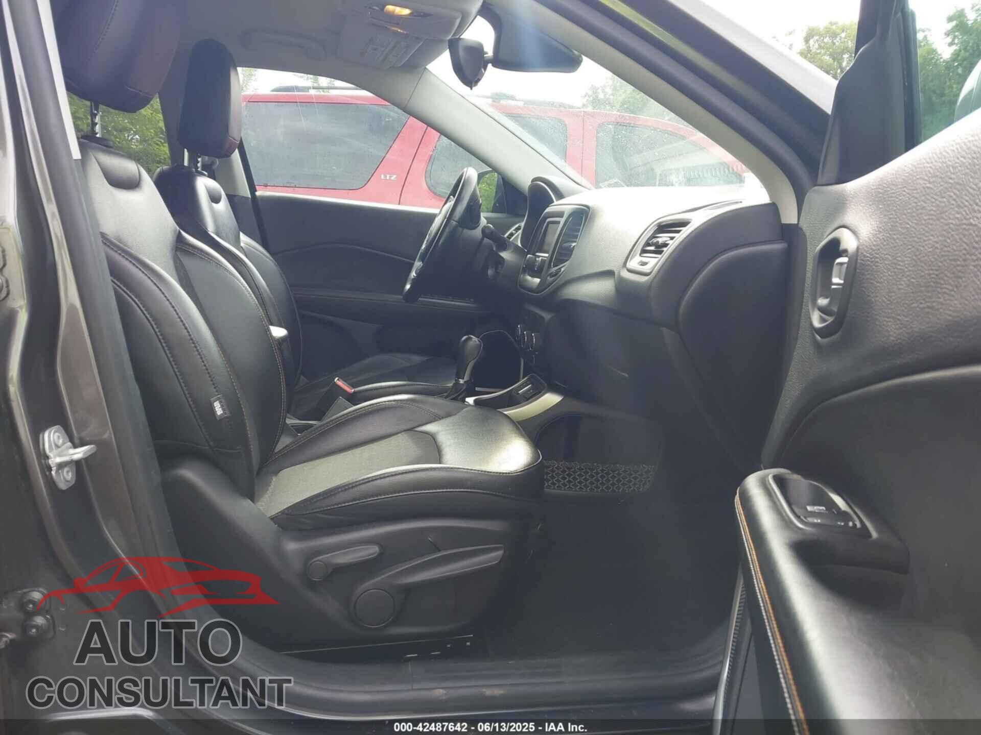 JEEP COMPASS 2018 - 3C4NJCBB3JT268094