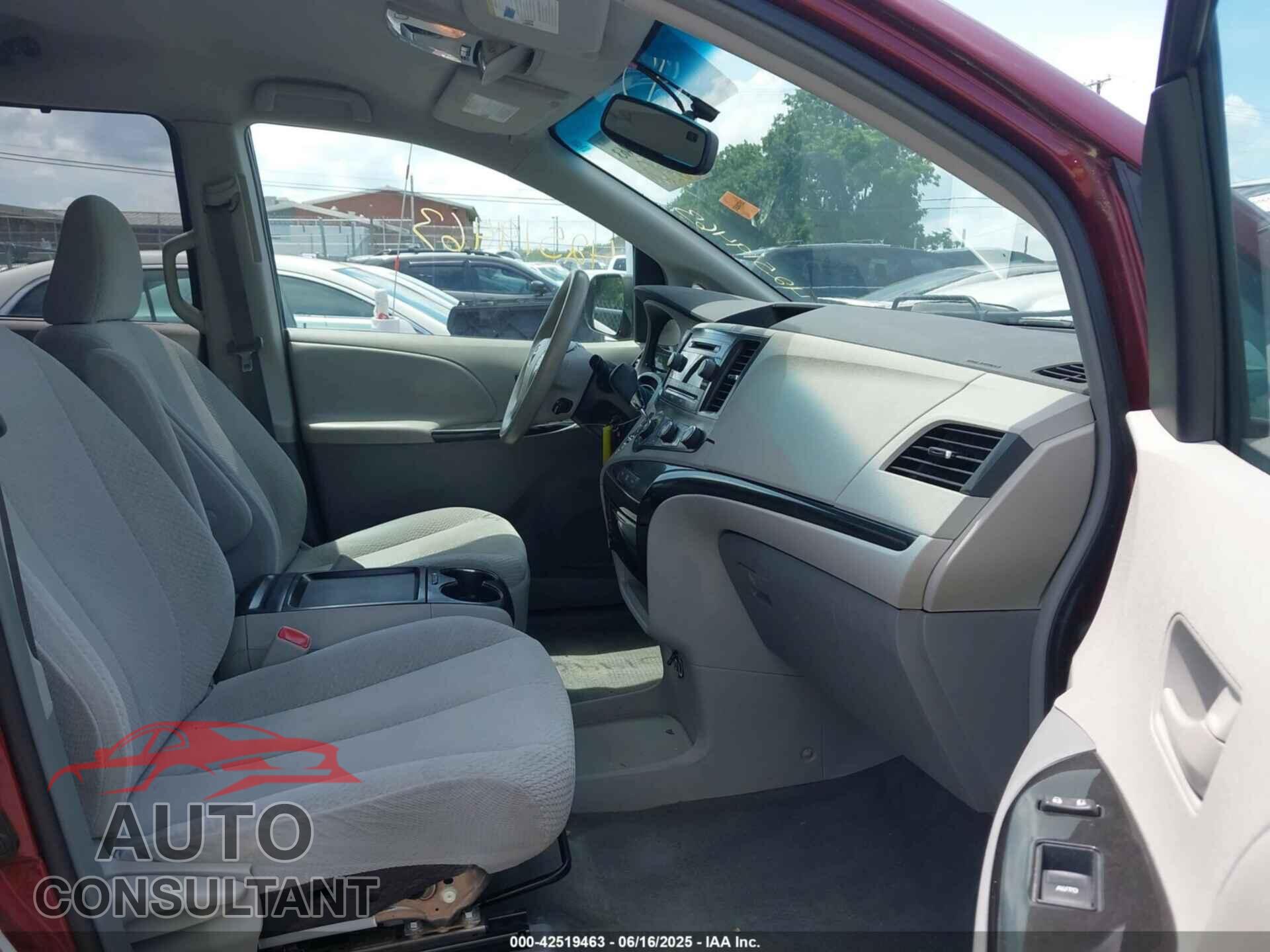 TOYOTA SIENNA 2011 - 5TDKK3DC4BS116696