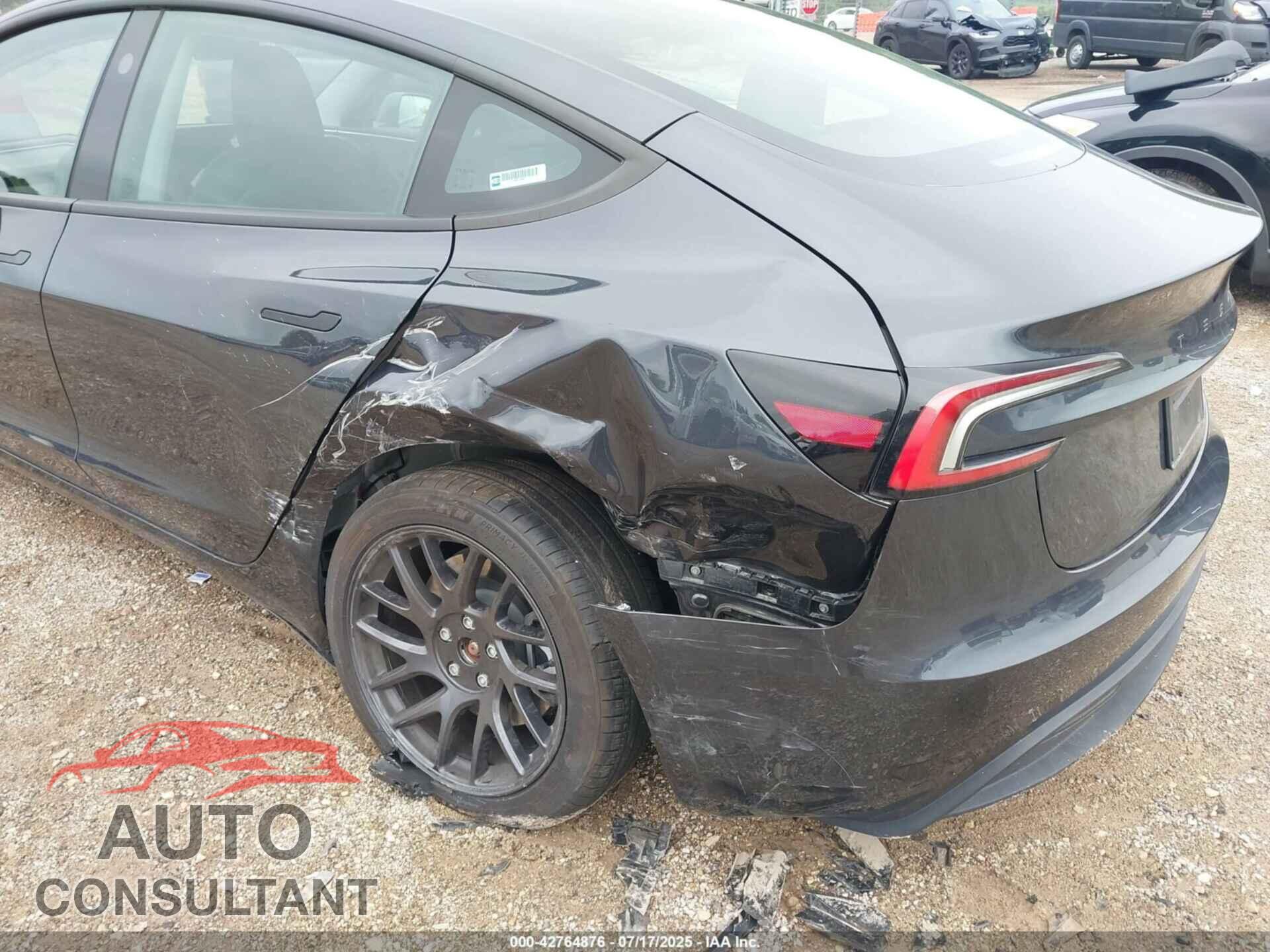 TESLA MODEL 3 2024 - 5YJ3E1EA3RF752201