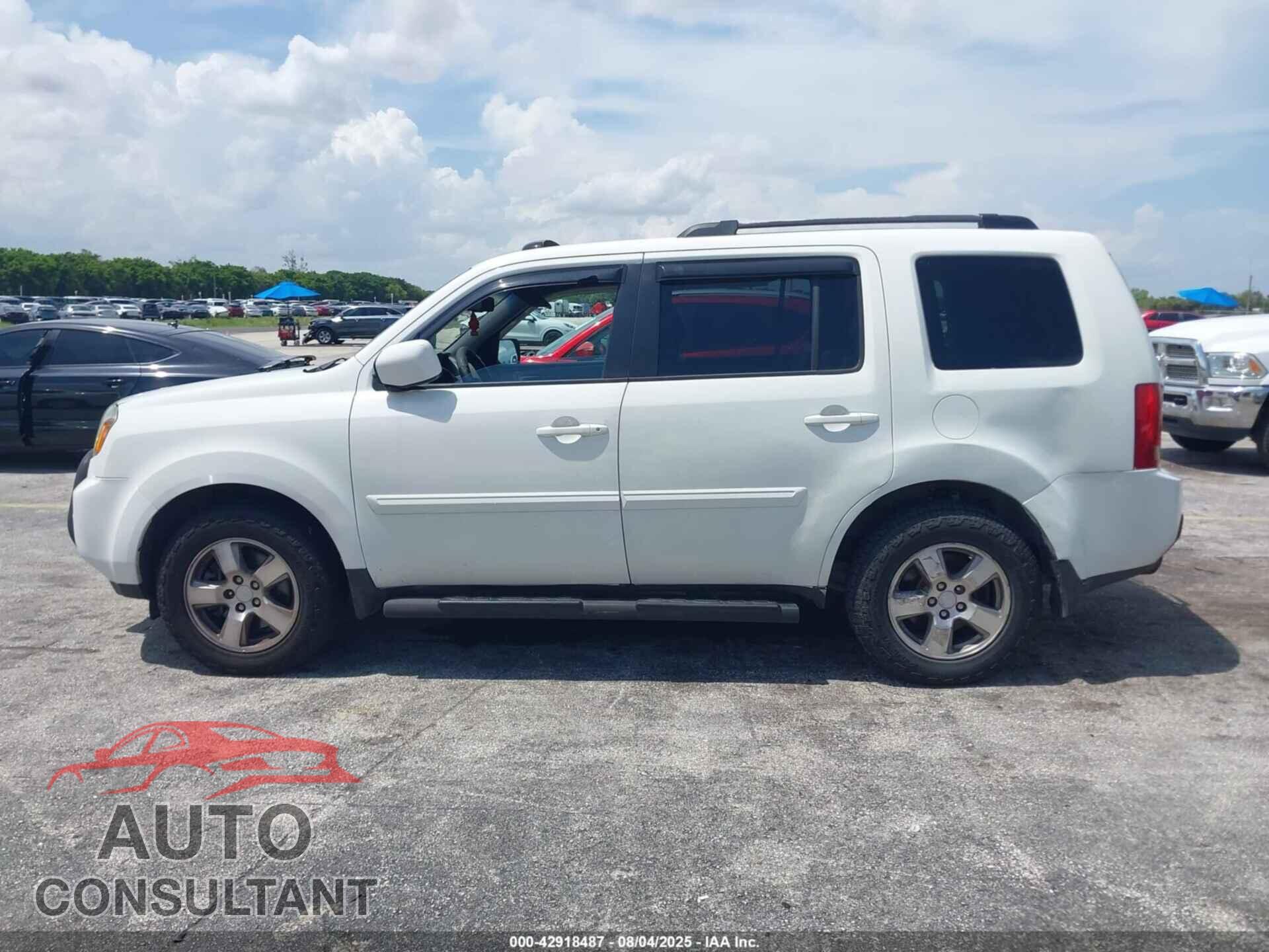 HONDA PILOT 2011 - 5FNYF4H59BB022155