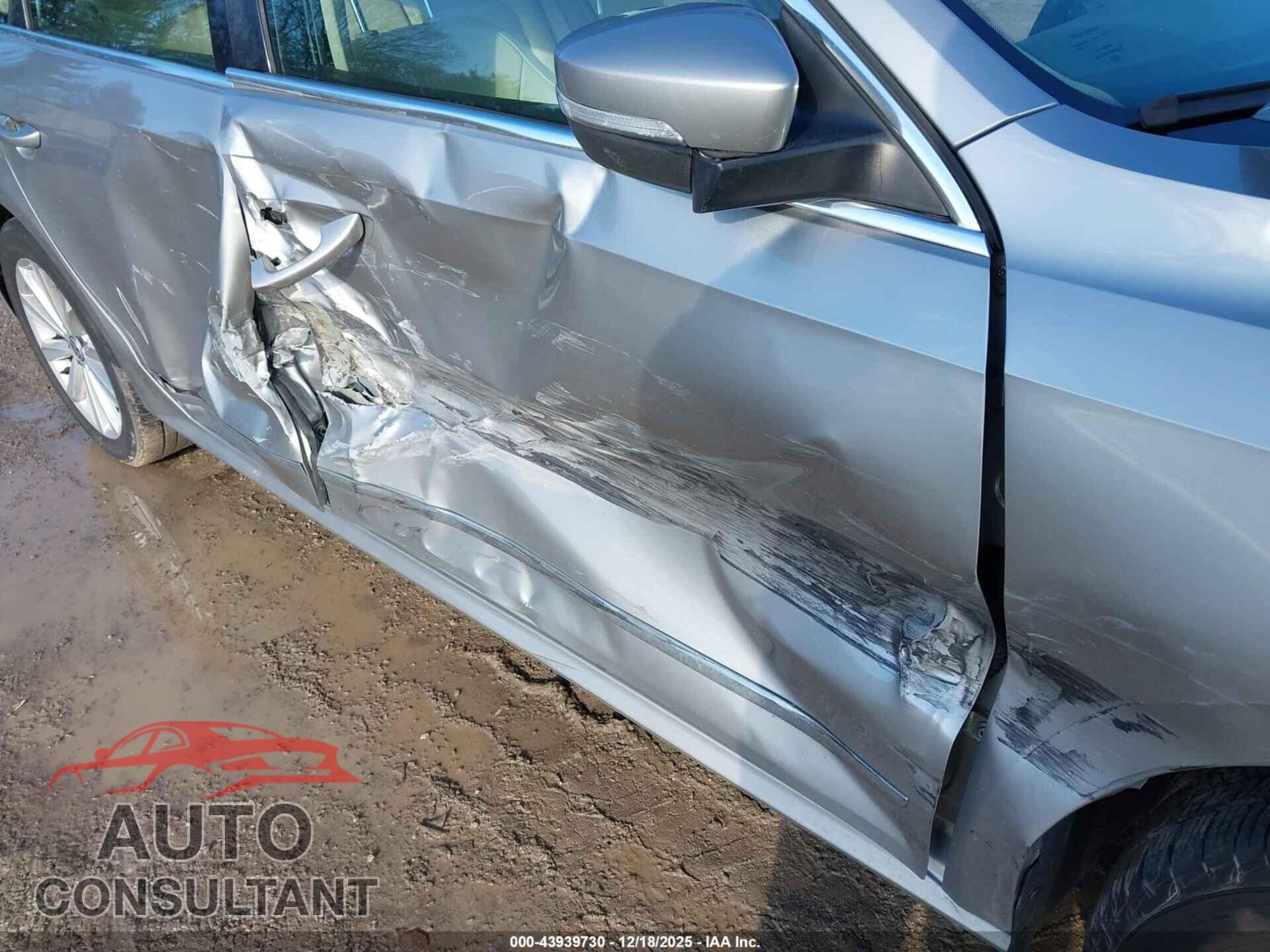 VOLKSWAGEN PASSAT 2013 - 1VWCH7A37DC080549