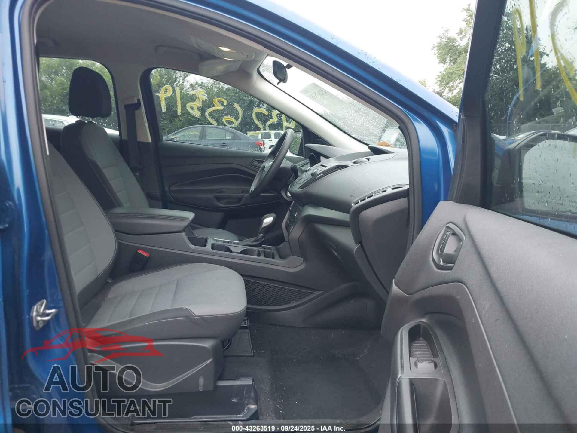 FORD ESCAPE 2017 - 1FMCU0F73HUC59913