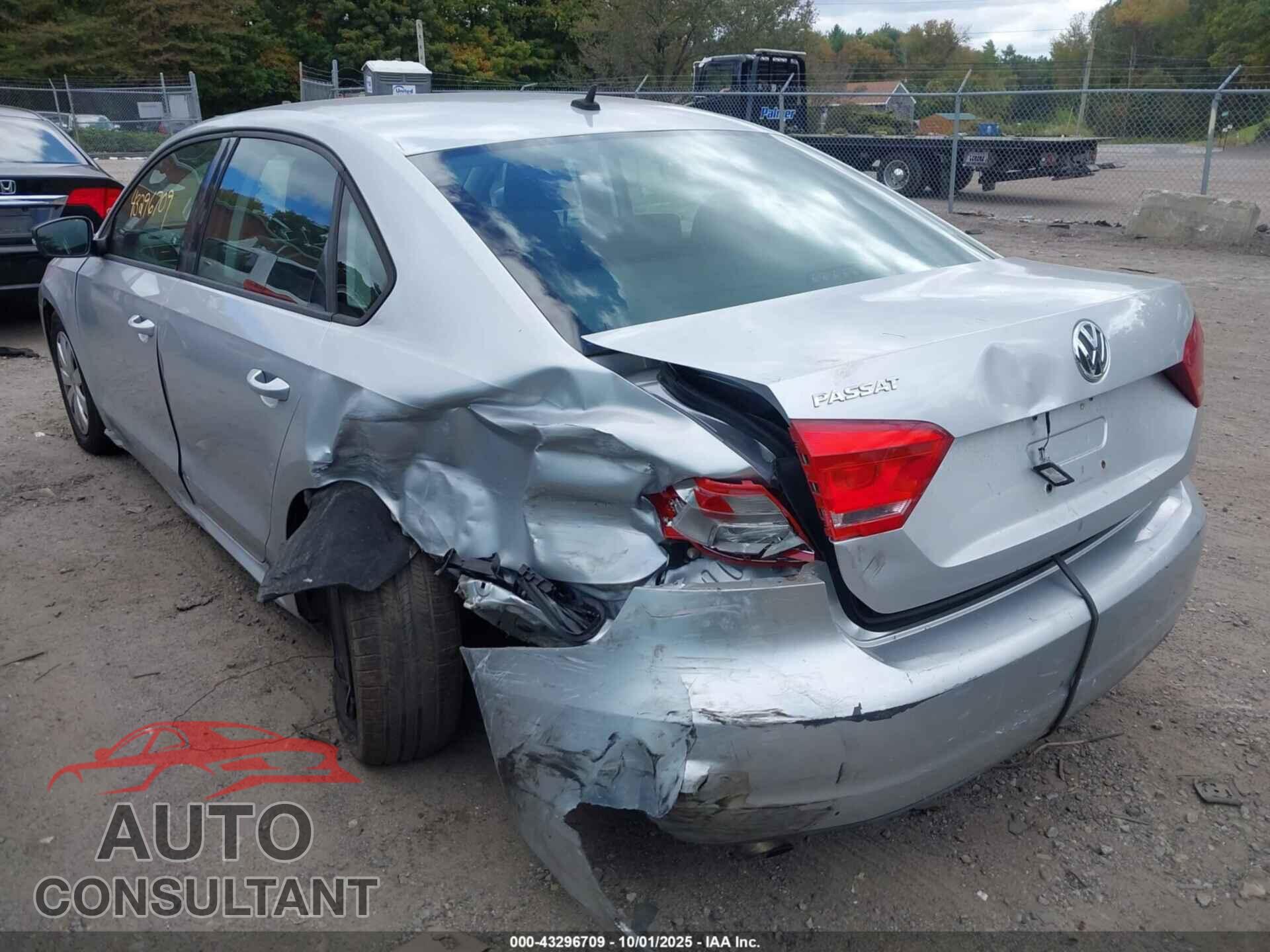 VOLKSWAGEN PASSAT 2013 - 1VWAP7A34DC097948