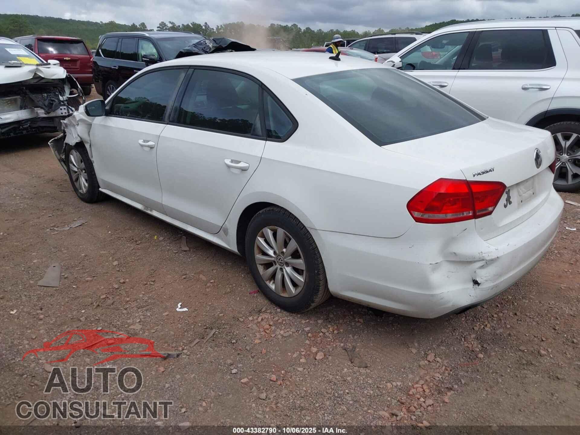 VOLKSWAGEN PASSAT 2013 - 1VWAP7A36DC096137