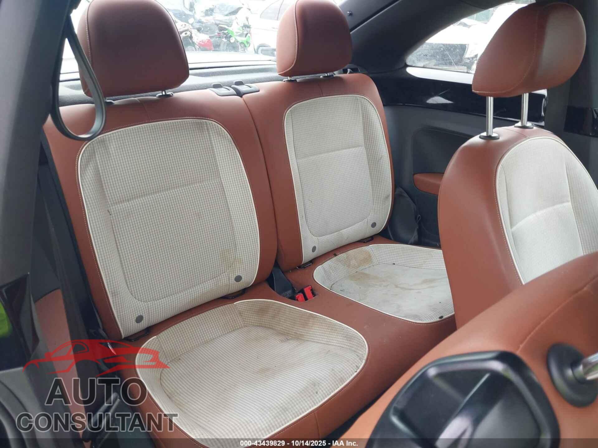 VOLKSWAGEN BEETLE 2017 - 3VWF17AT5HM630840