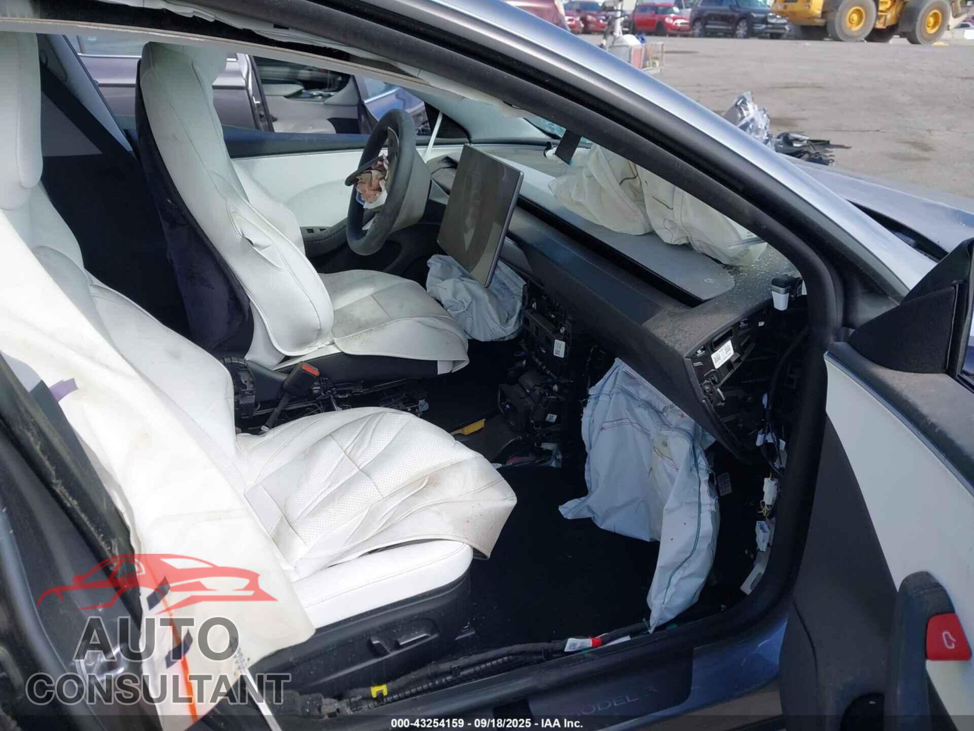 TESLA MODEL 3 2025 - 5YJ3E1EA9SF903211