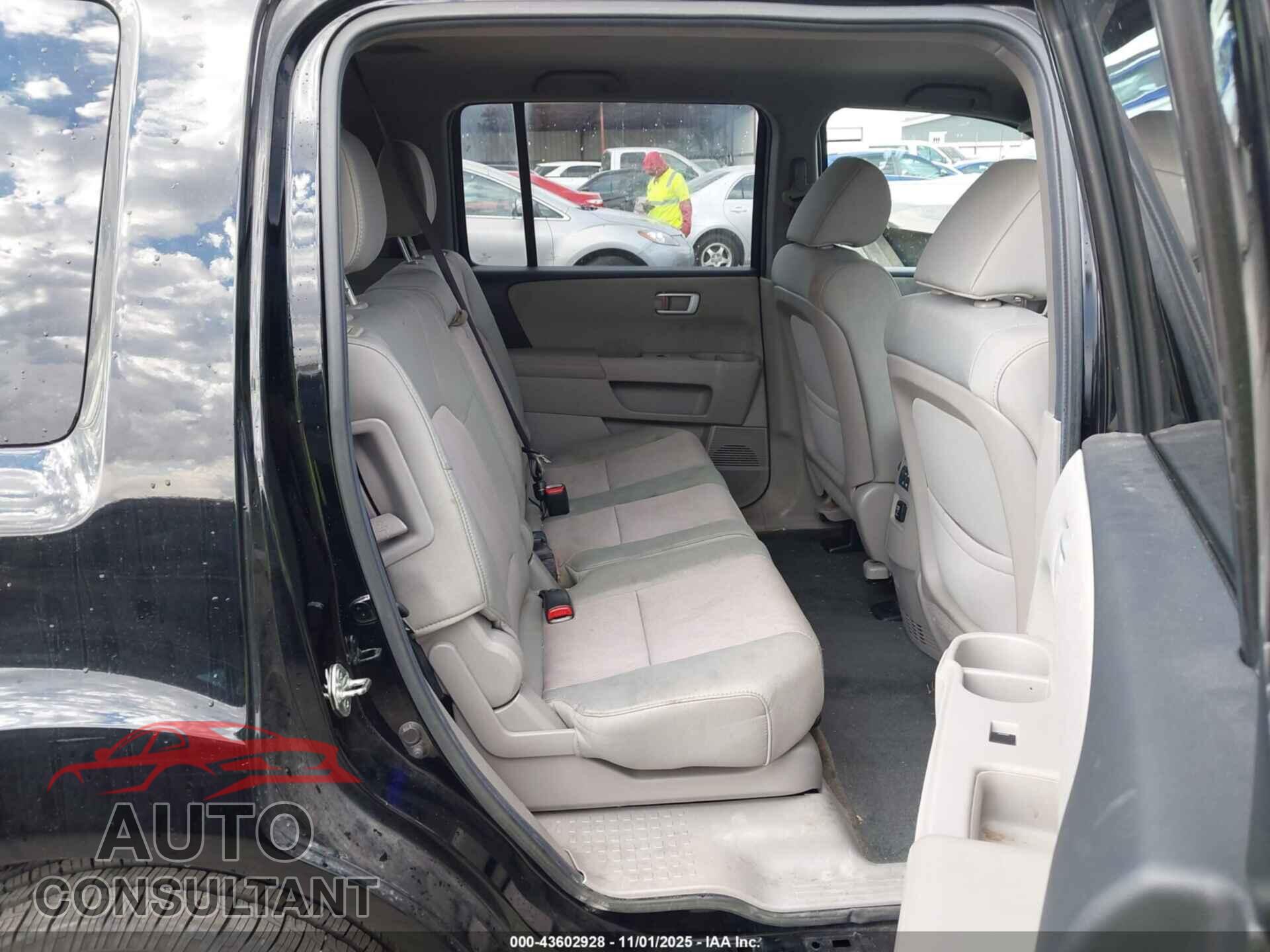 HONDA PILOT 2013 - 5FNYF4H41DB028977