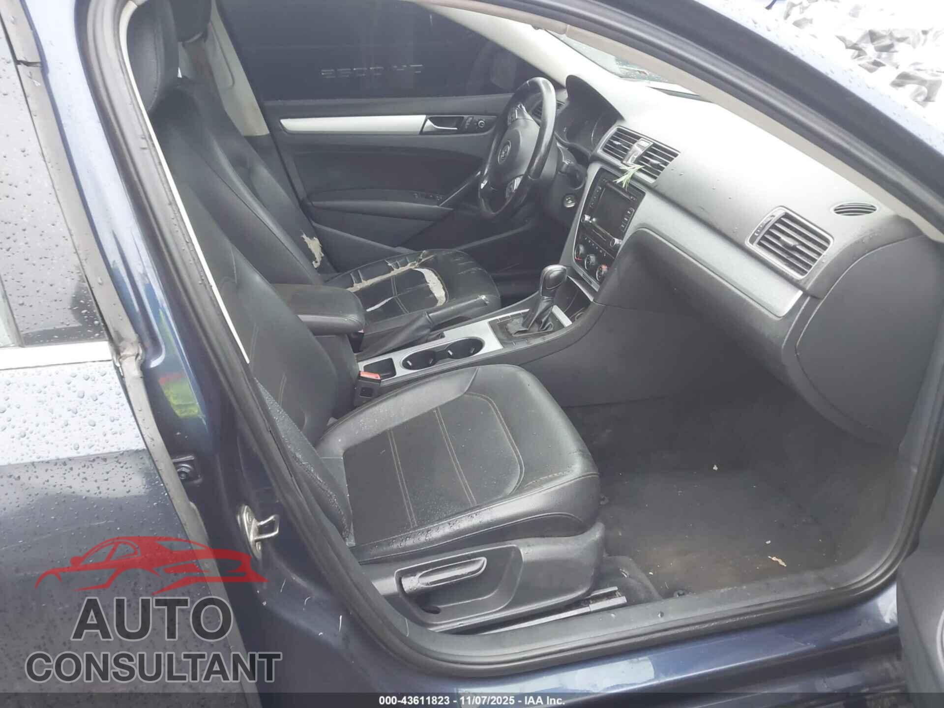 VOLKSWAGEN PASSAT 2013 - 1VWBP7A38DC060454