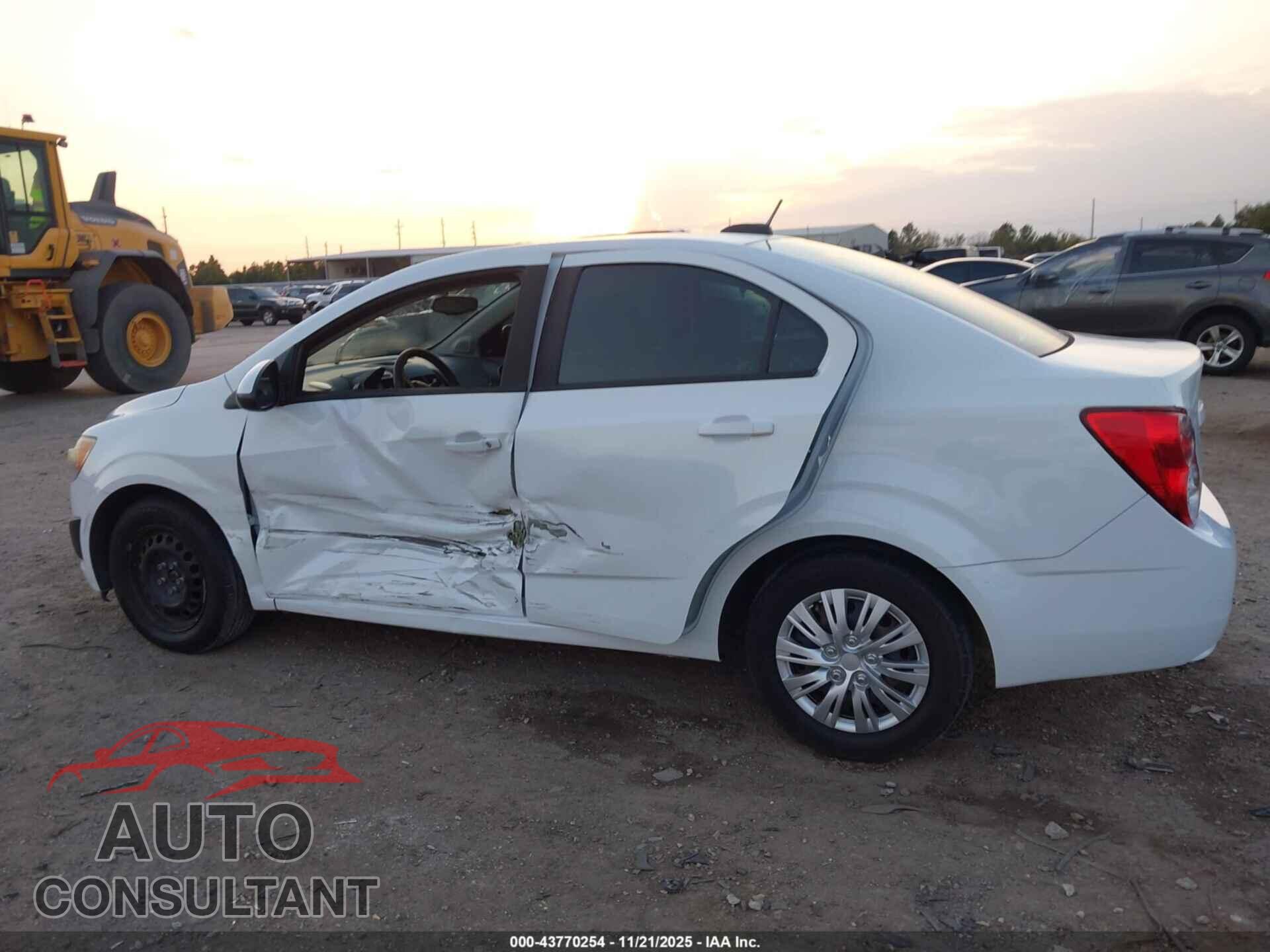 CHEVROLET SONIC 2015 - 1G1JA5SH0F4146734