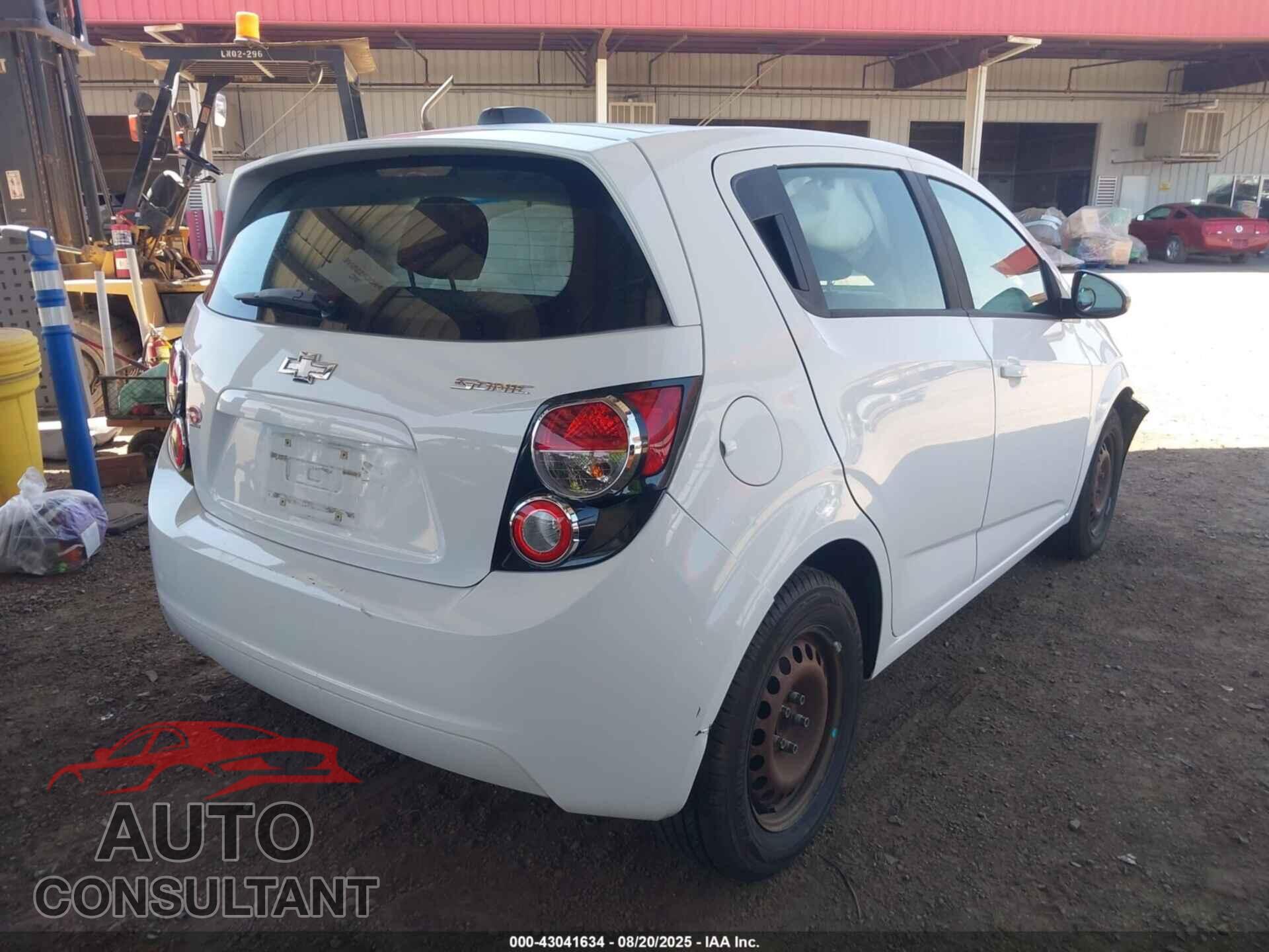 CHEVROLET SONIC 2015 - 1G1JA6SH2F4196976
