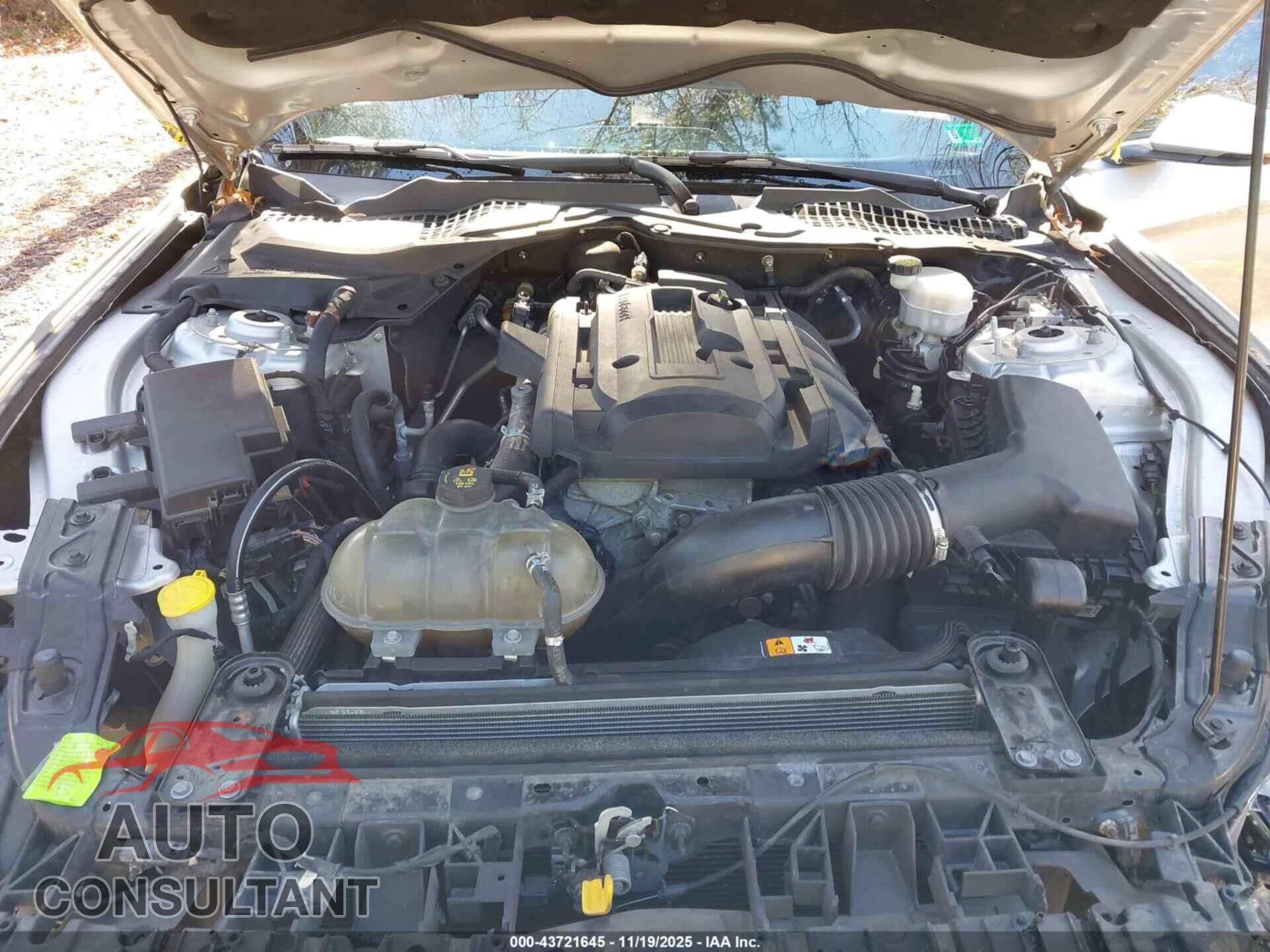 FORD MUSTANG 2015 - 1FA6P8TH2F5417577