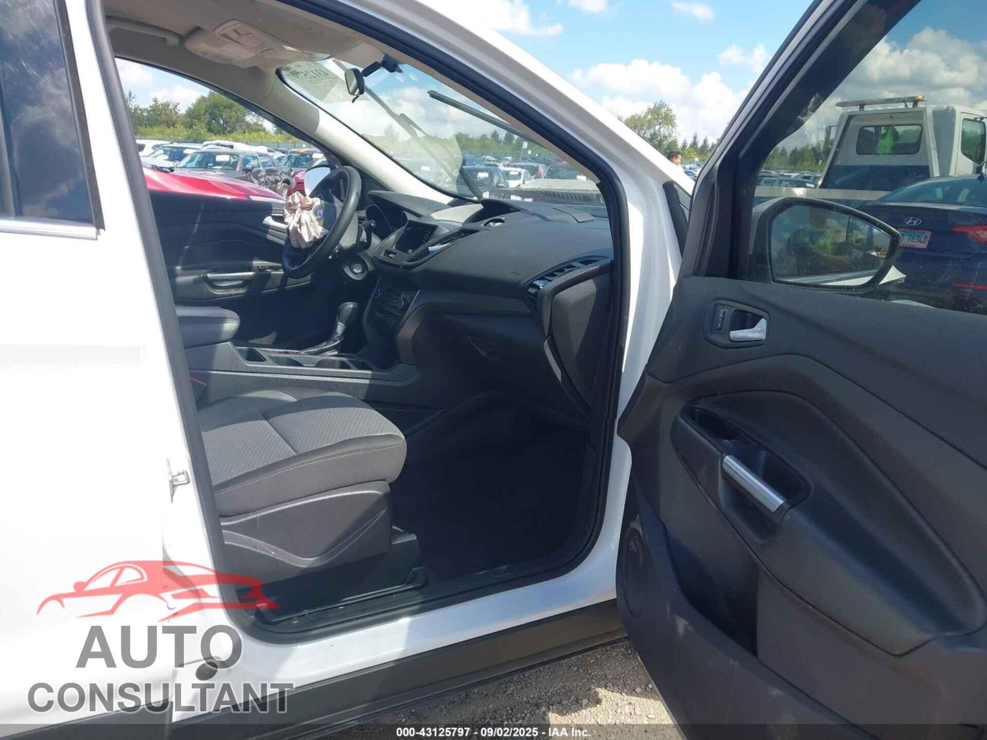 FORD ESCAPE 2017 - 1FMCU0GD2HUE77068