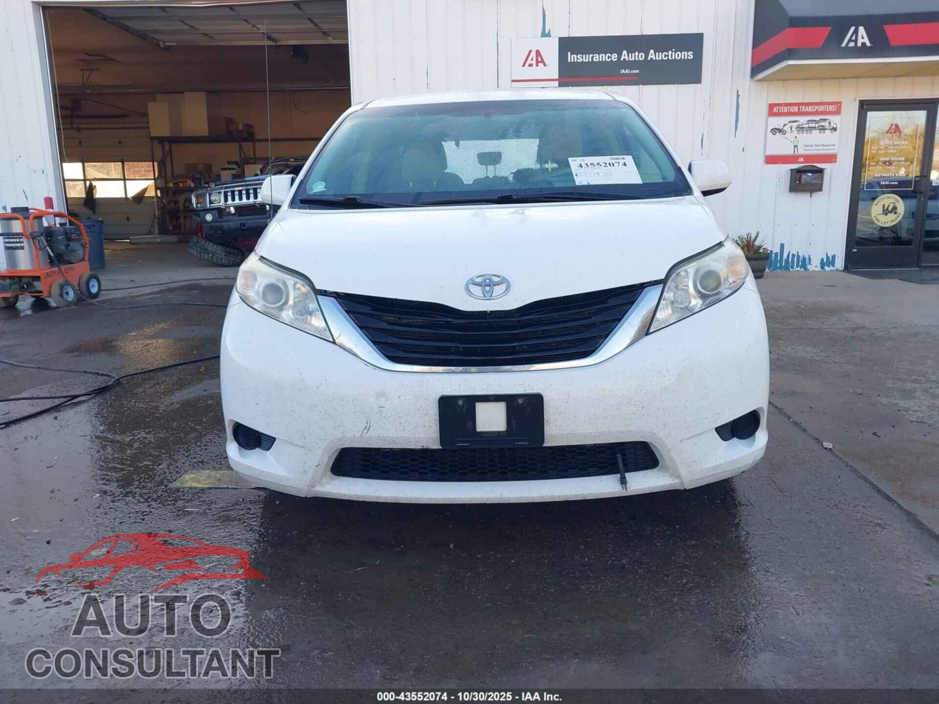 TOYOTA SIENNA 2013 - 5TDKK3DC8DS304026