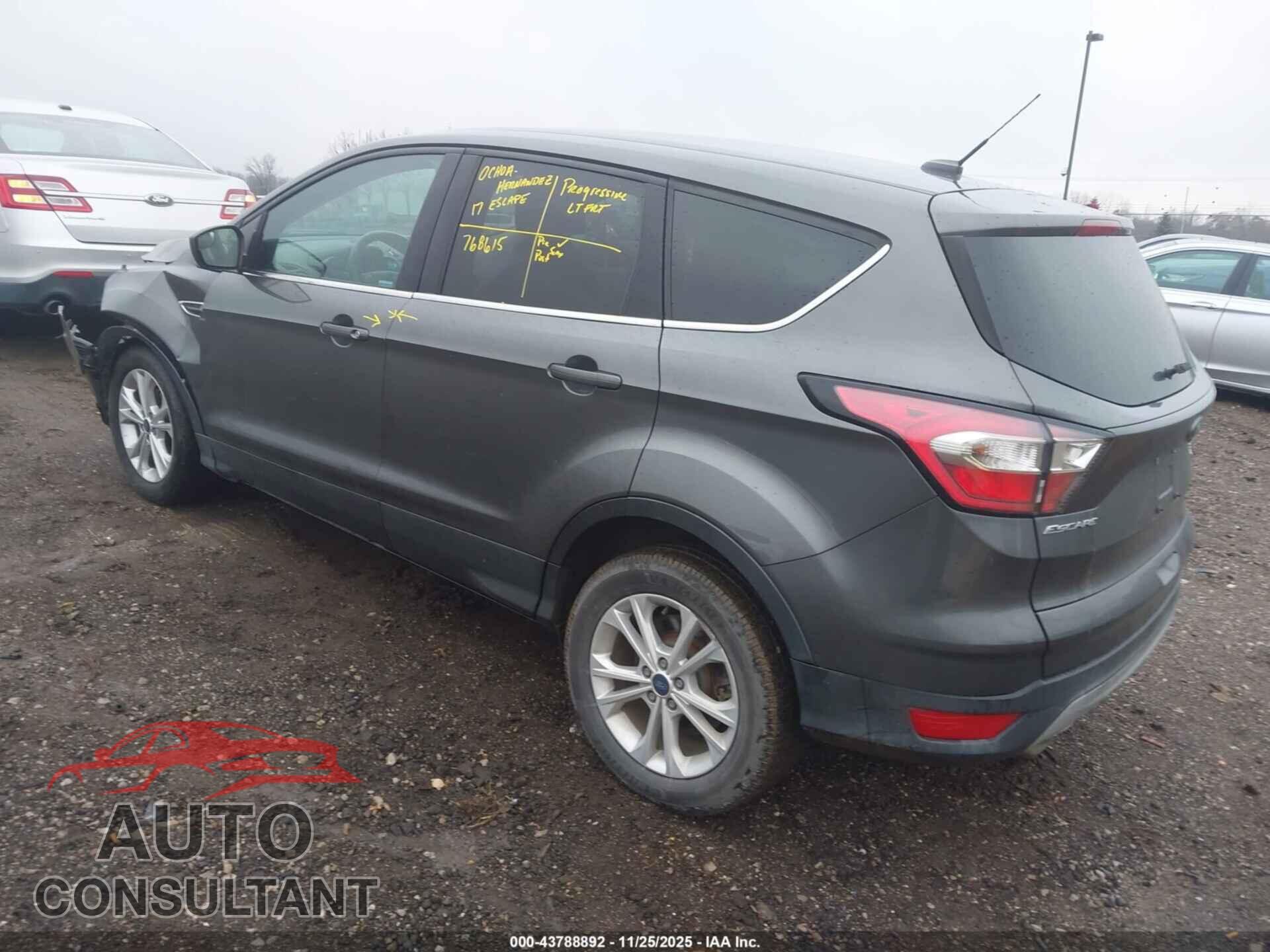 FORD ESCAPE 2017 - 1FMCU0GD5HUB98505