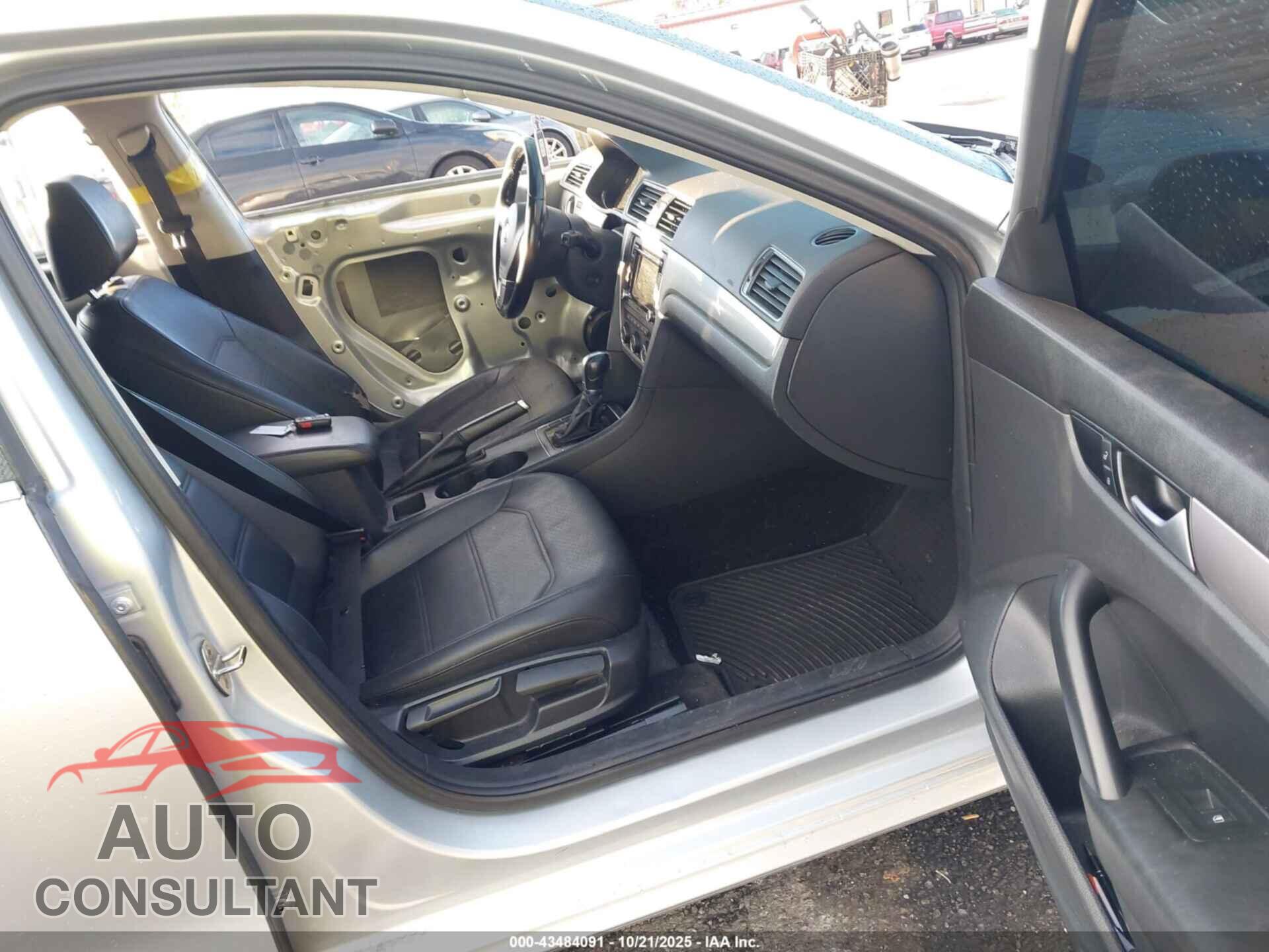 VOLKSWAGEN PASSAT 2015 - 1VWAT7A31FC084377