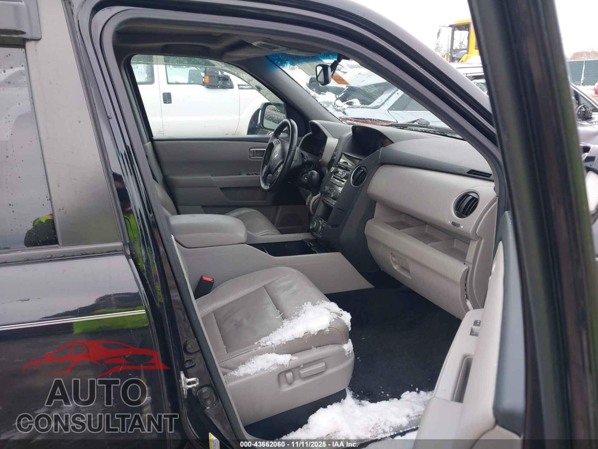 HONDA PILOT 2012 - 5FNYF4H93CB033530