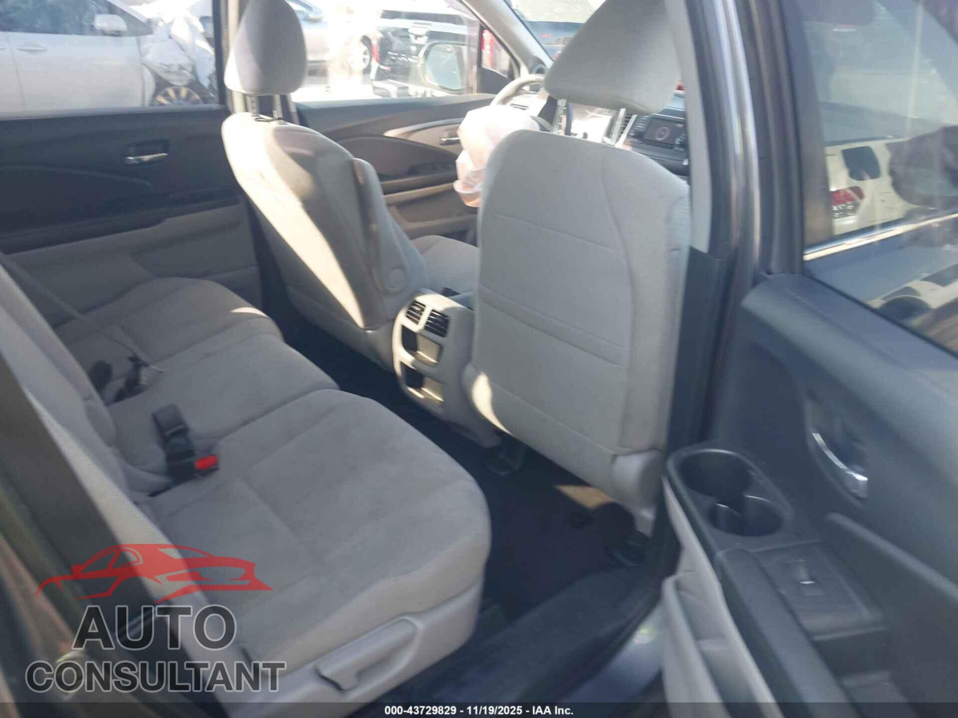 HONDA PILOT 2016 - 5FNYF6H13GB107749