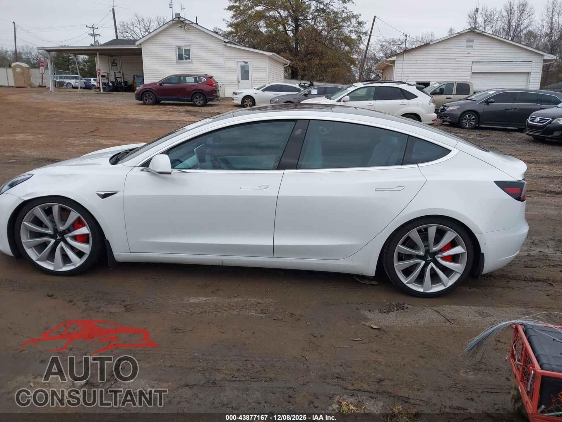 TESLA MODEL 3 2018 - 5YJ3E1EB8JF055782