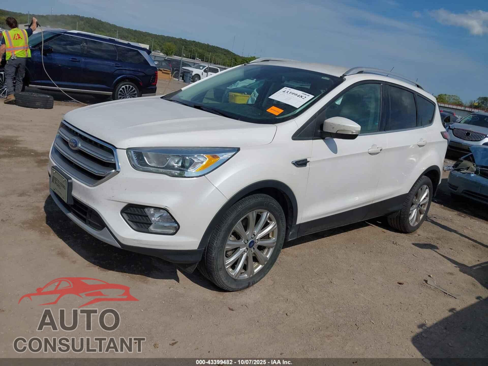 FORD ESCAPE 2017 - 1FMCU0J94HUA64234