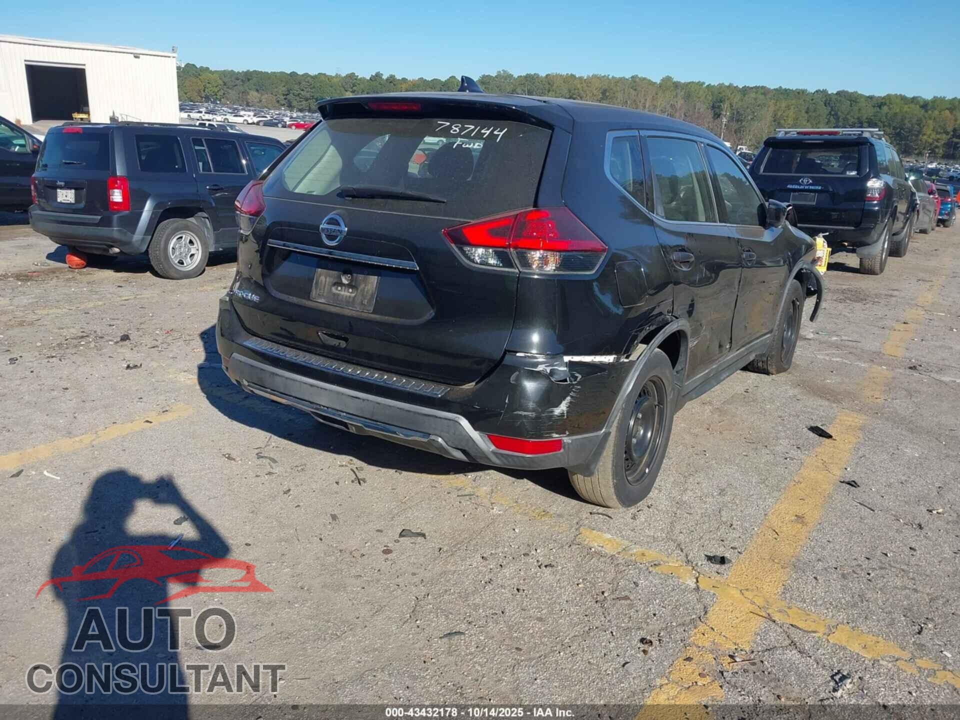 NISSAN ROGUE 2018 - KNMAT2MT7JP559677