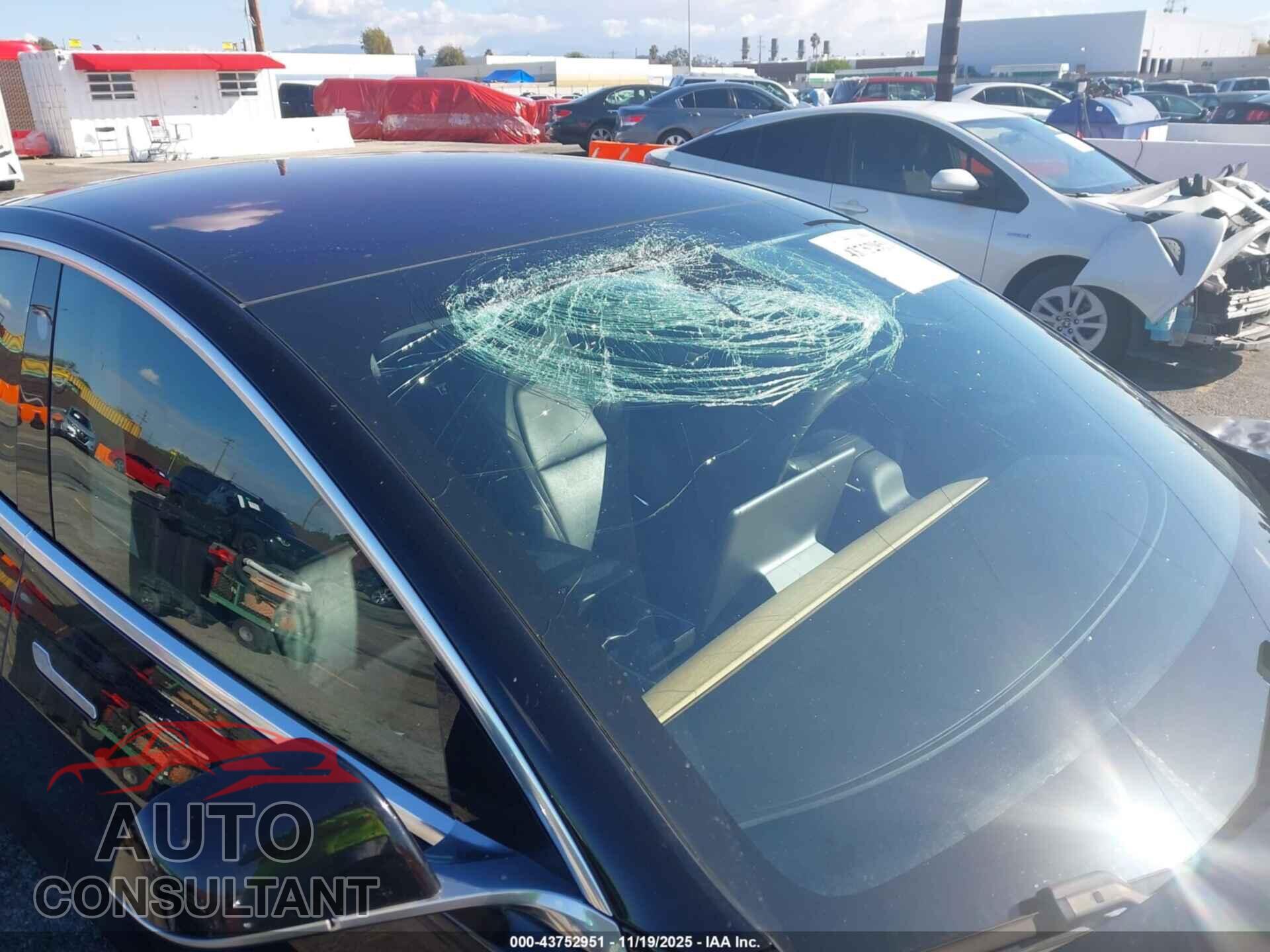 TESLA MODEL 3 2018 - 5YJ3E1EAXJF013881