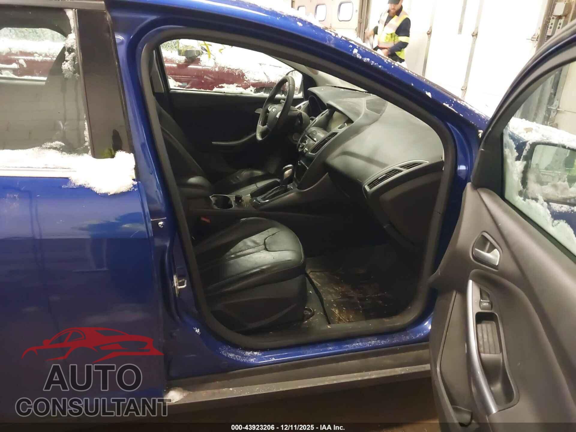 FORD FOCUS 2014 - 1FADP3N26EL185045
