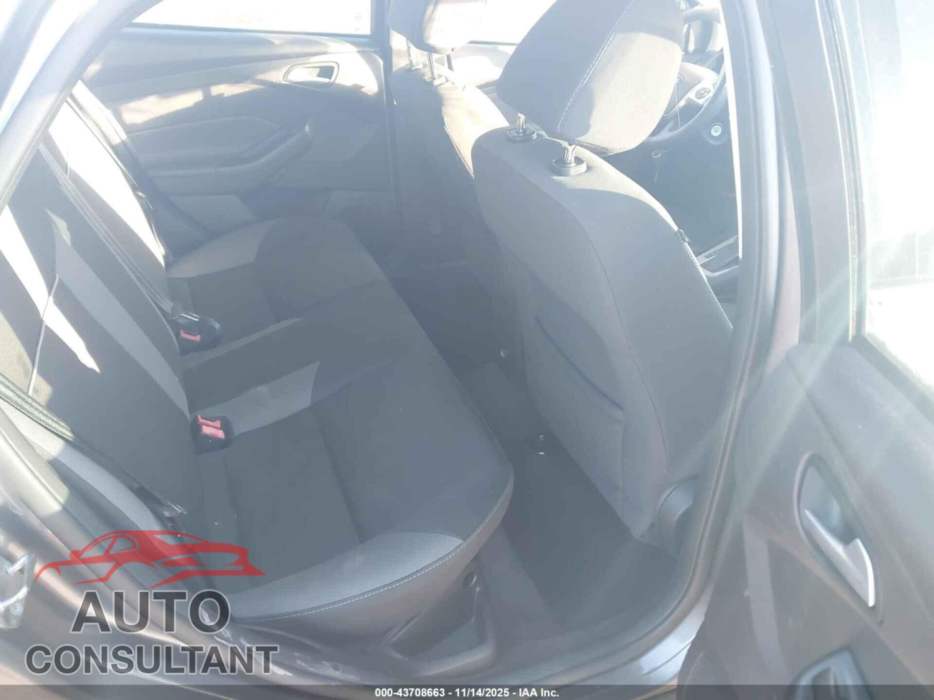 FORD FOCUS 2014 - 1FADP3F22EL447903