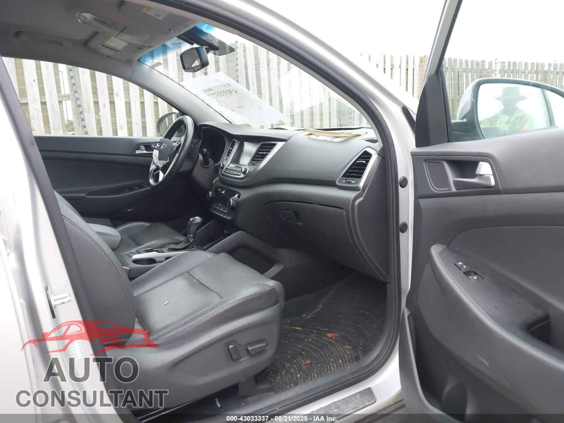 HYUNDAI TUCSON 2017 - KM8J33A28HU371663