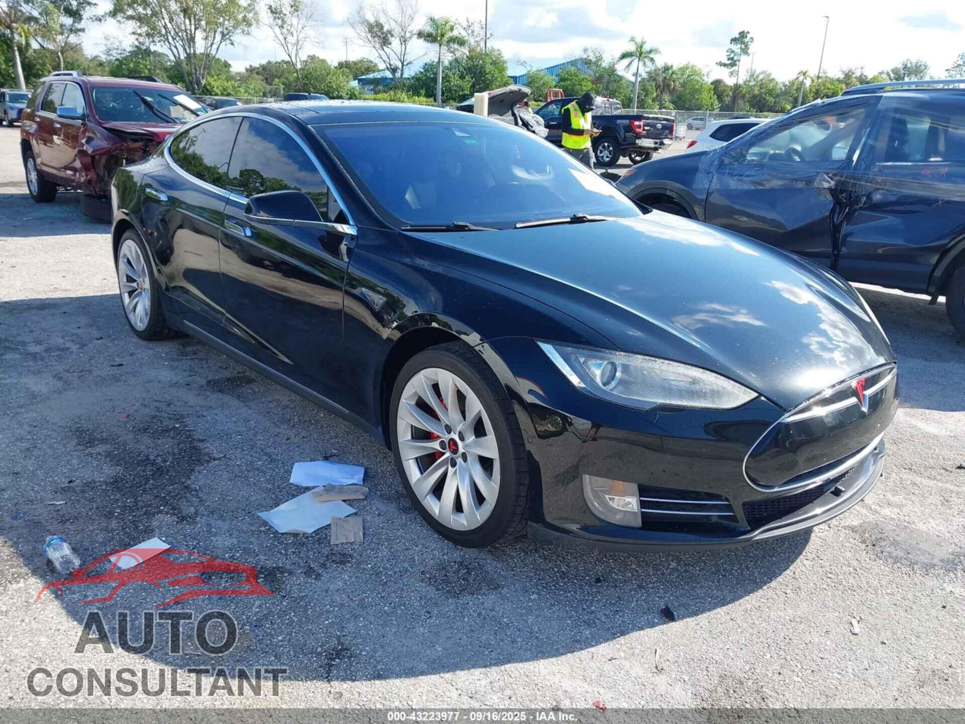 TESLA MODEL S 2014 - 5YJSA1H17EFP63795