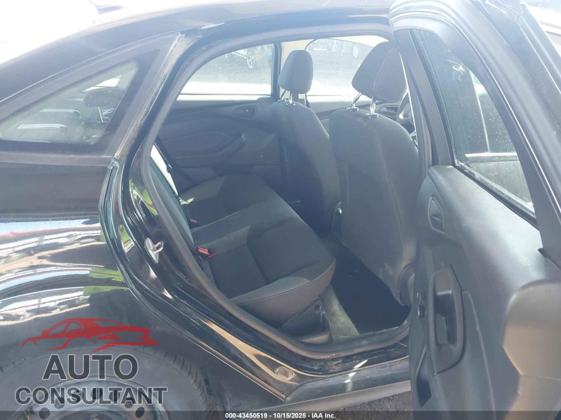 FORD FOCUS 2014 - 1FADP3E25EL196005