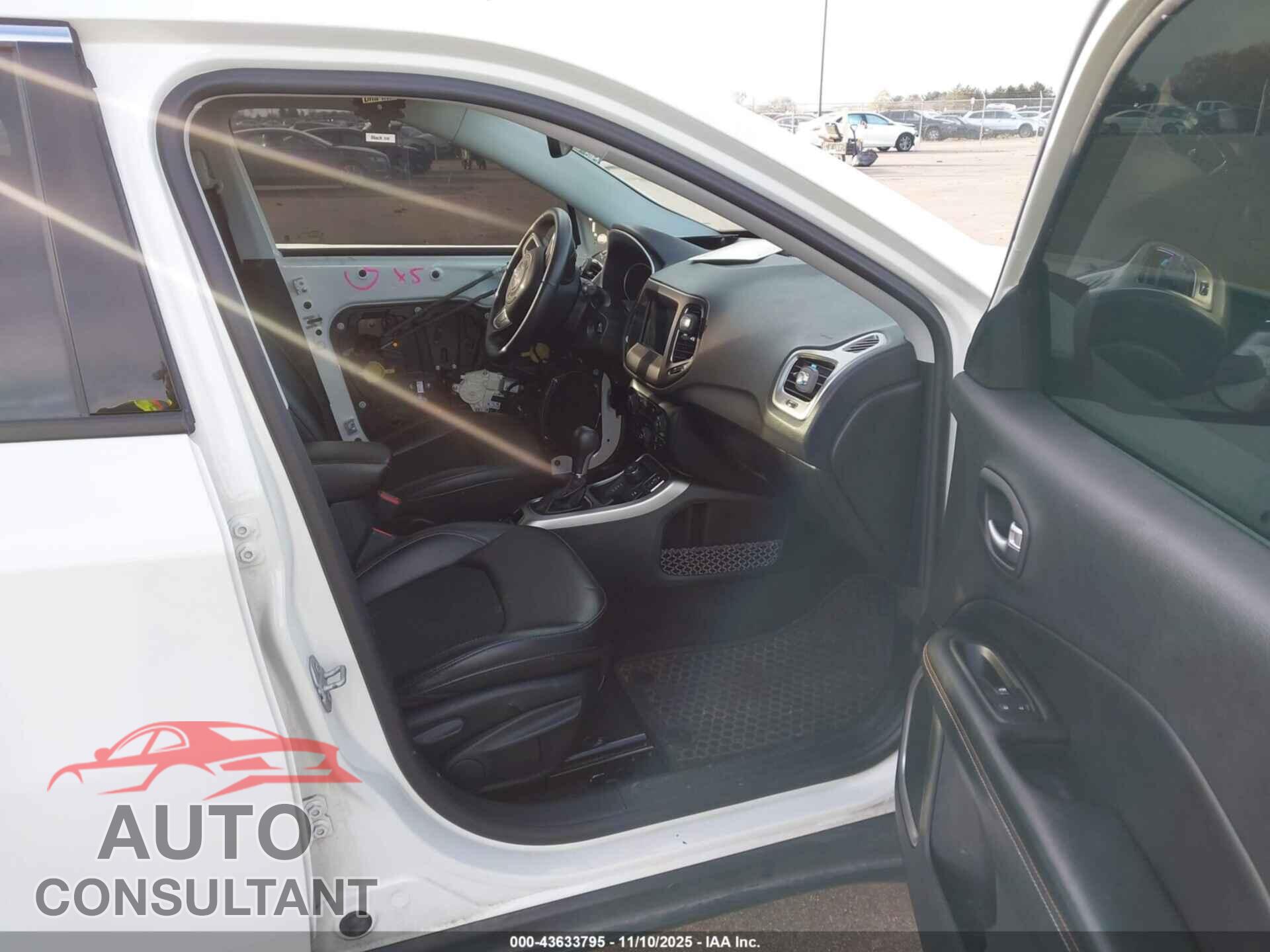 JEEP COMPASS 2018 - 3C4NJDBBXJT139405