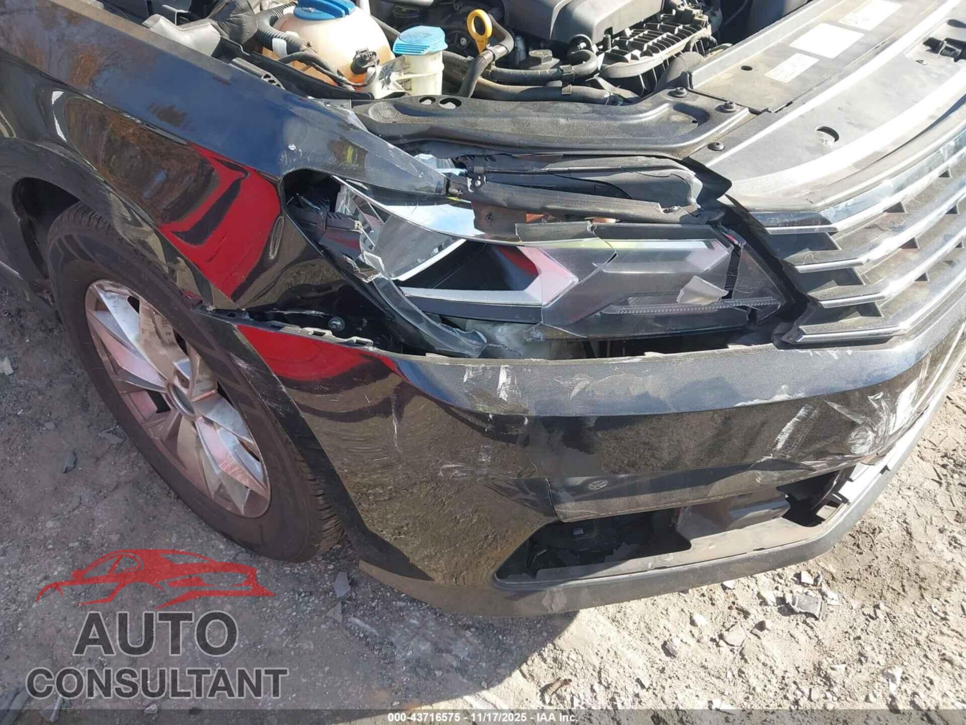 VOLKSWAGEN PASSAT 2017 - 1VWAT7A34HC047357