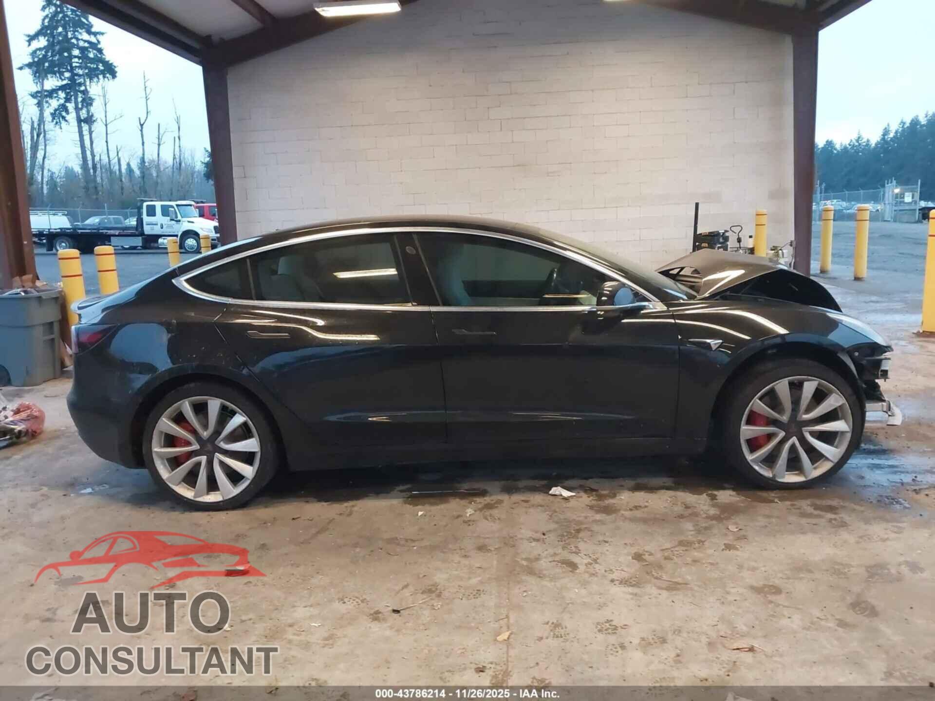 TESLA MODEL 3 2018 - 5YJ3E1EB5JF081806