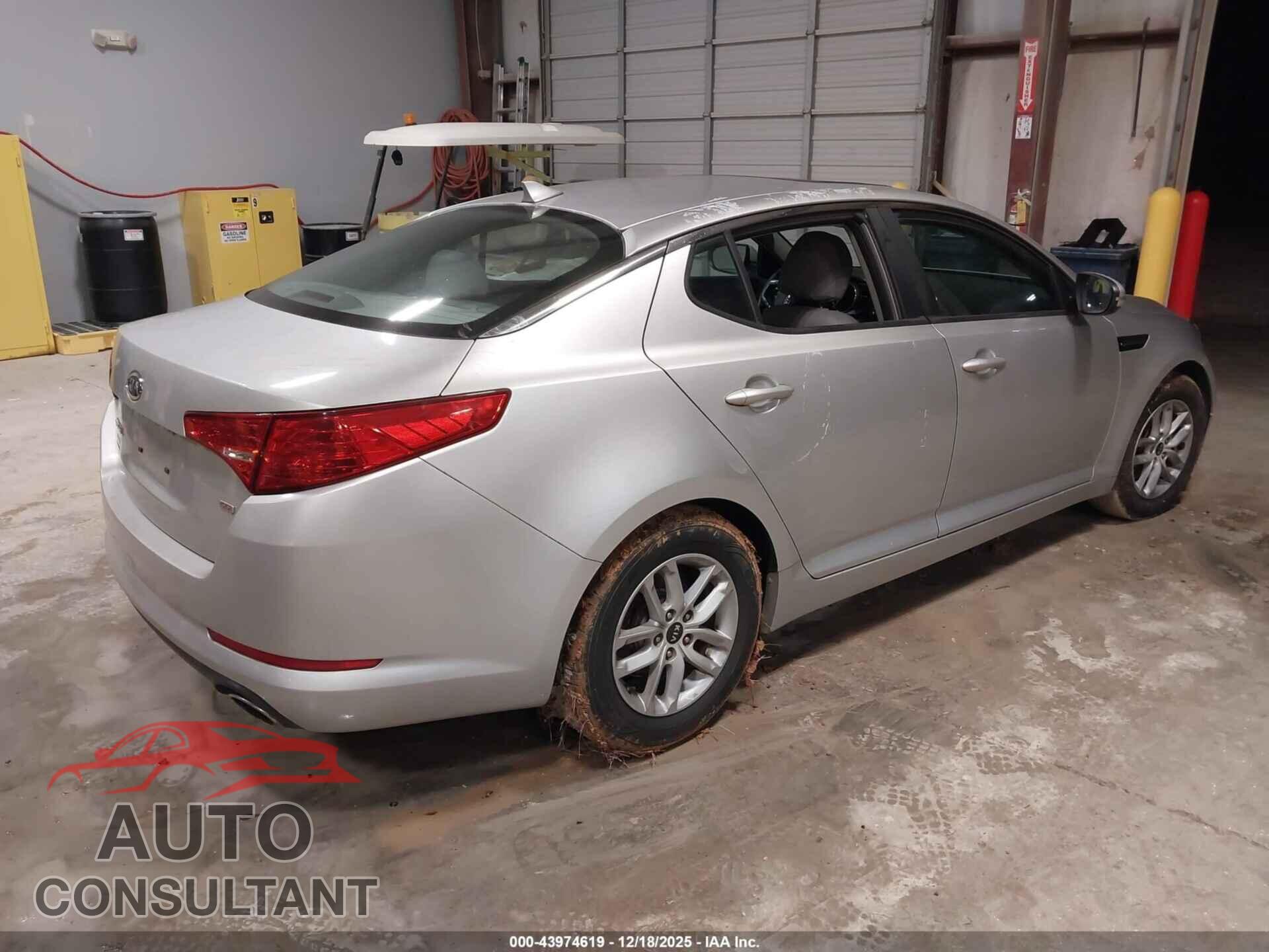 KIA OPTIMA 2011 - KNAGM4A76B5085239