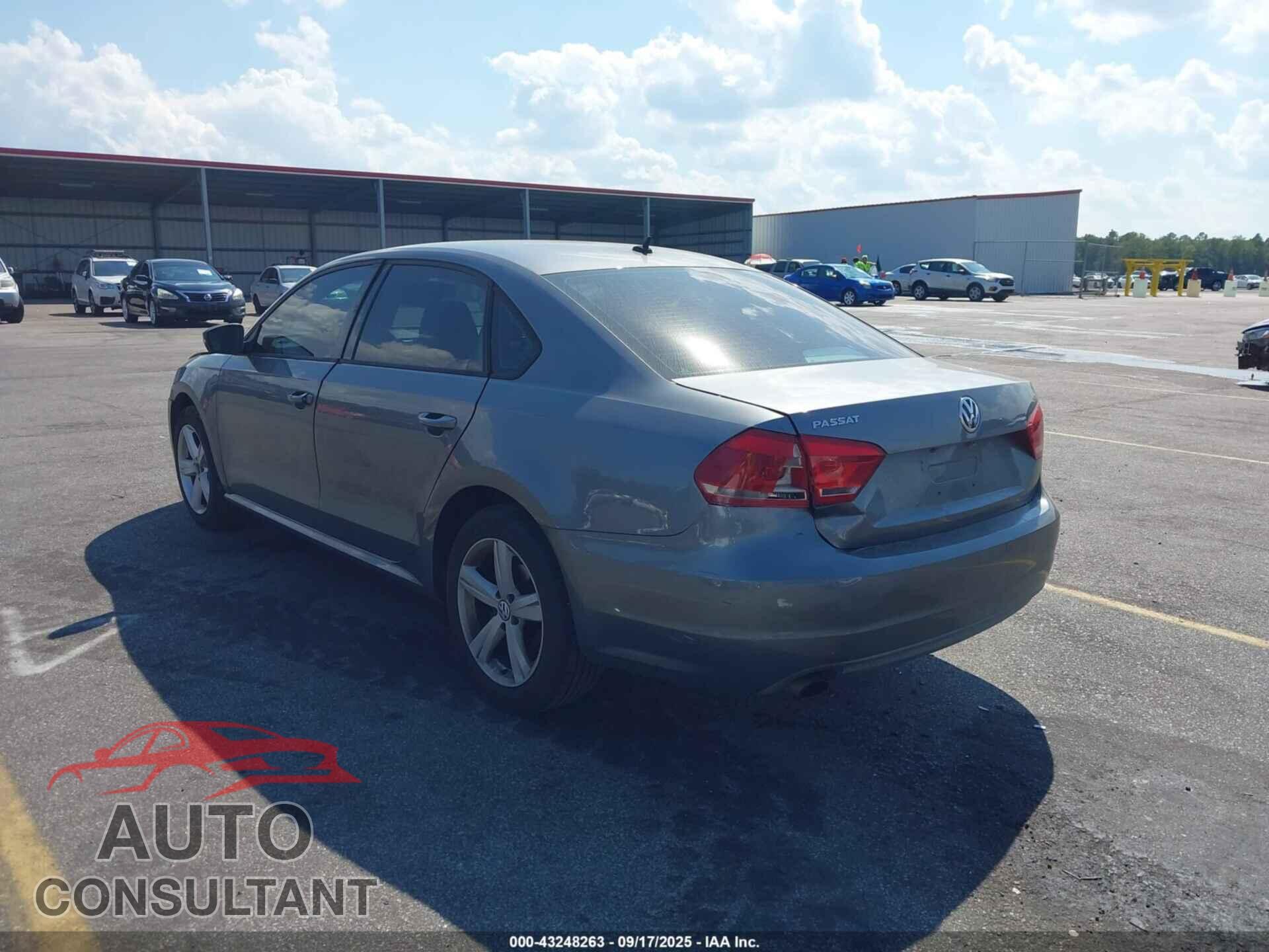 VOLKSWAGEN PASSAT 2013 - 1VWAH7A33DC036247