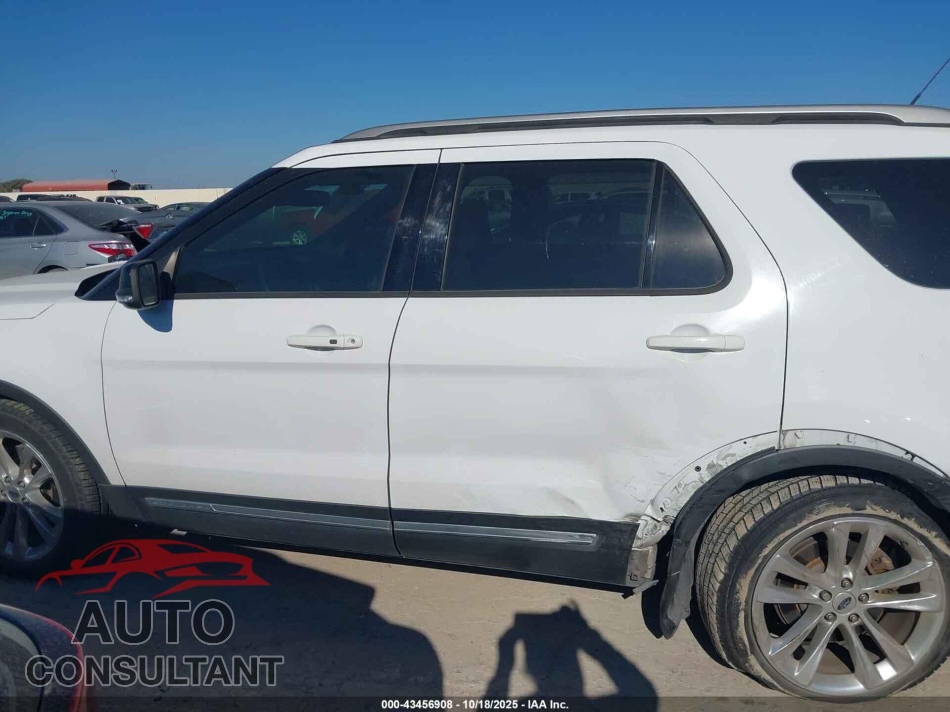 FORD EXPLORER 2018 - 1FM5K7D8XJGB77961