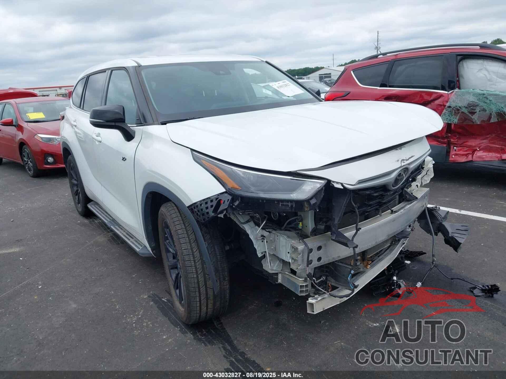 TOYOTA HIGHLANDER 2022 - 5TDCZRAH2NS551420