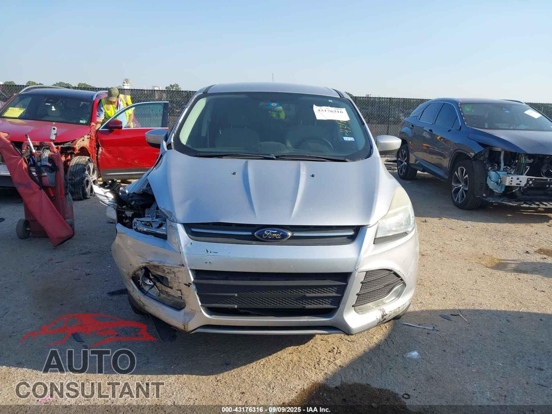 FORD ESCAPE 2014 - 1FMCU0GX5EUC70132