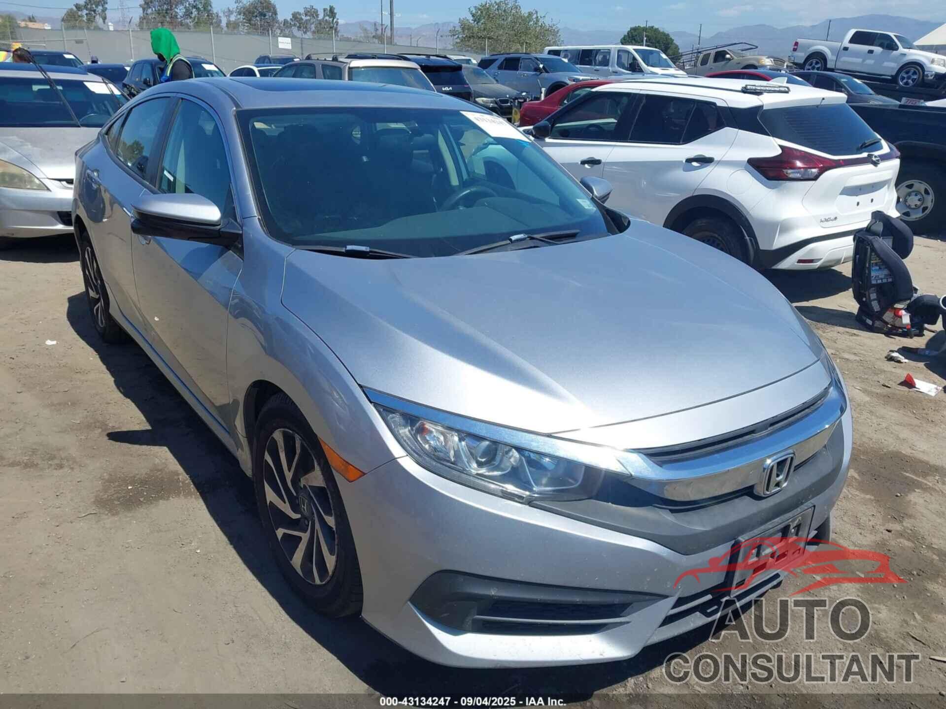 HONDA CIVIC 2018 - 2HGFC2F74JH604120