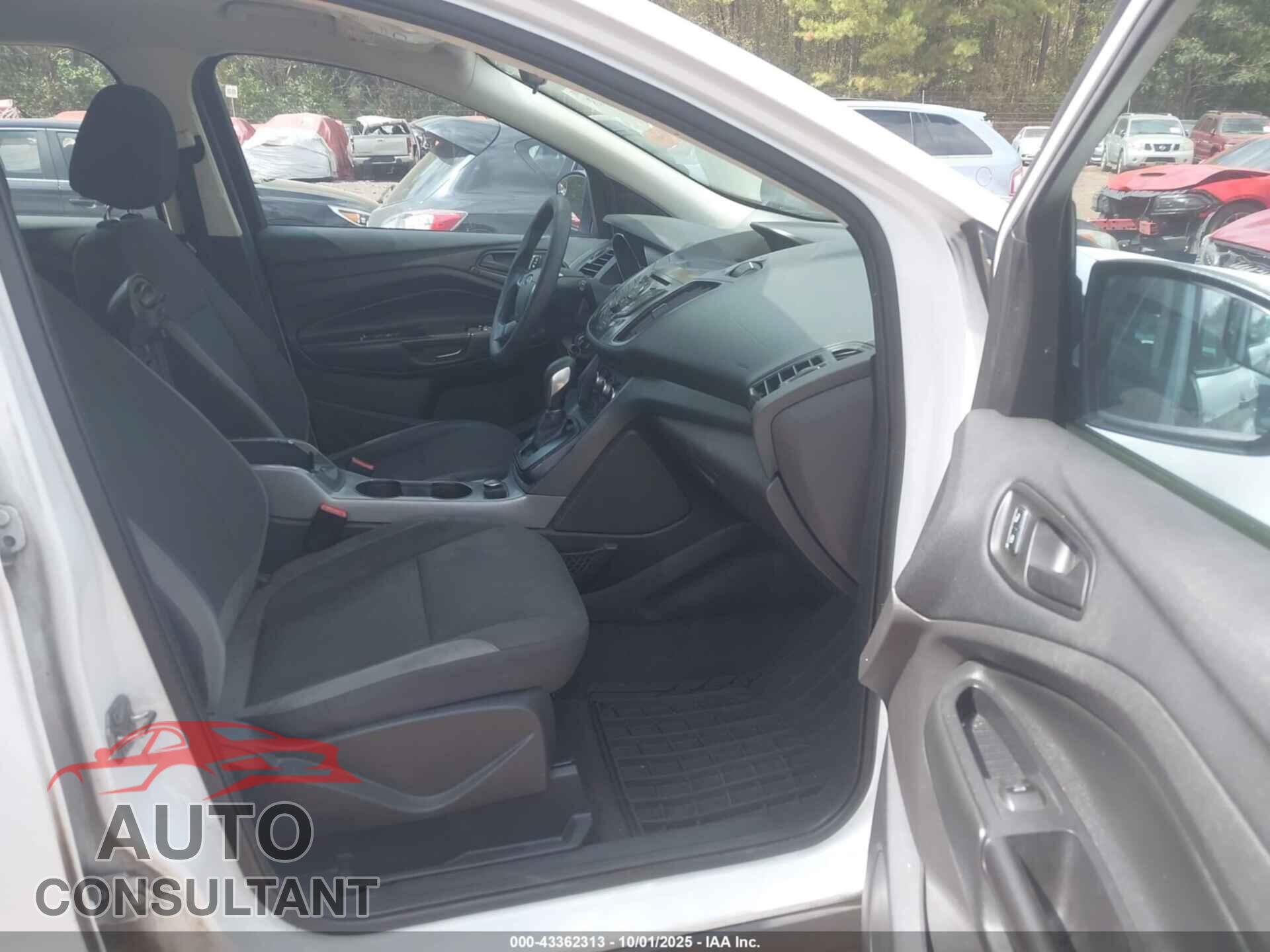 FORD ESCAPE 2016 - 1FMCU0F79GUB19234