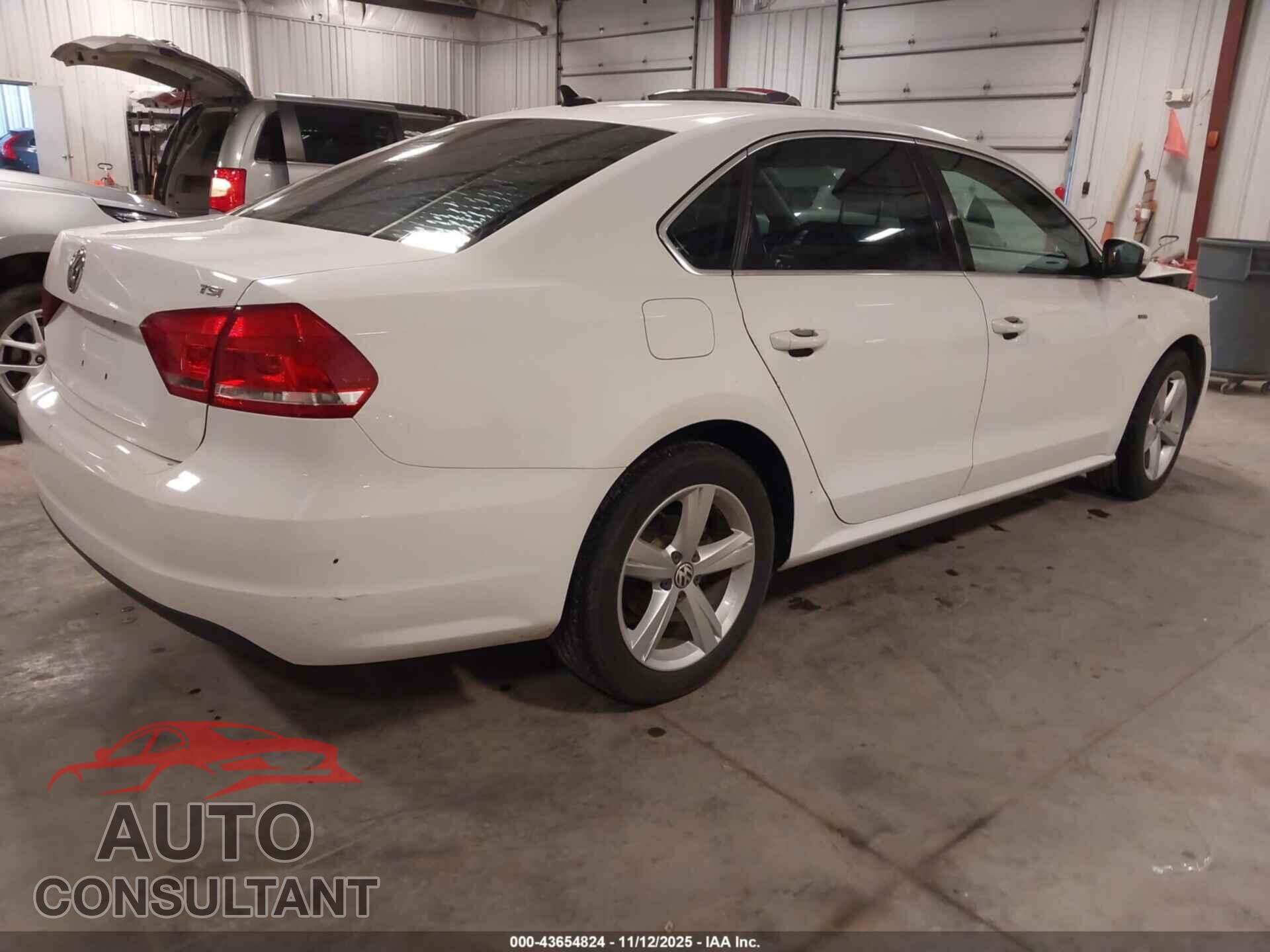 VOLKSWAGEN PASSAT 2015 - 1VWAT7A31FC096352