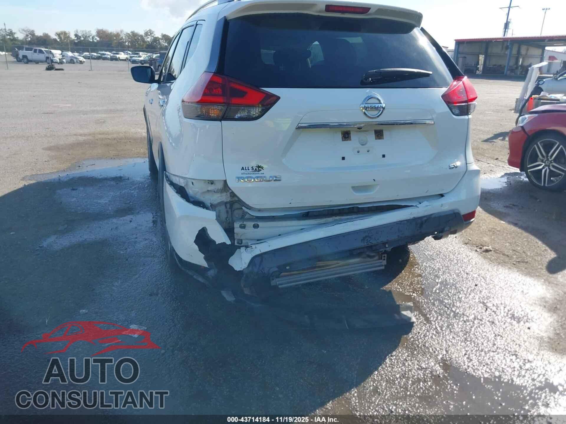 NISSAN ROGUE 2017 - KNMAT2MT8HP556085