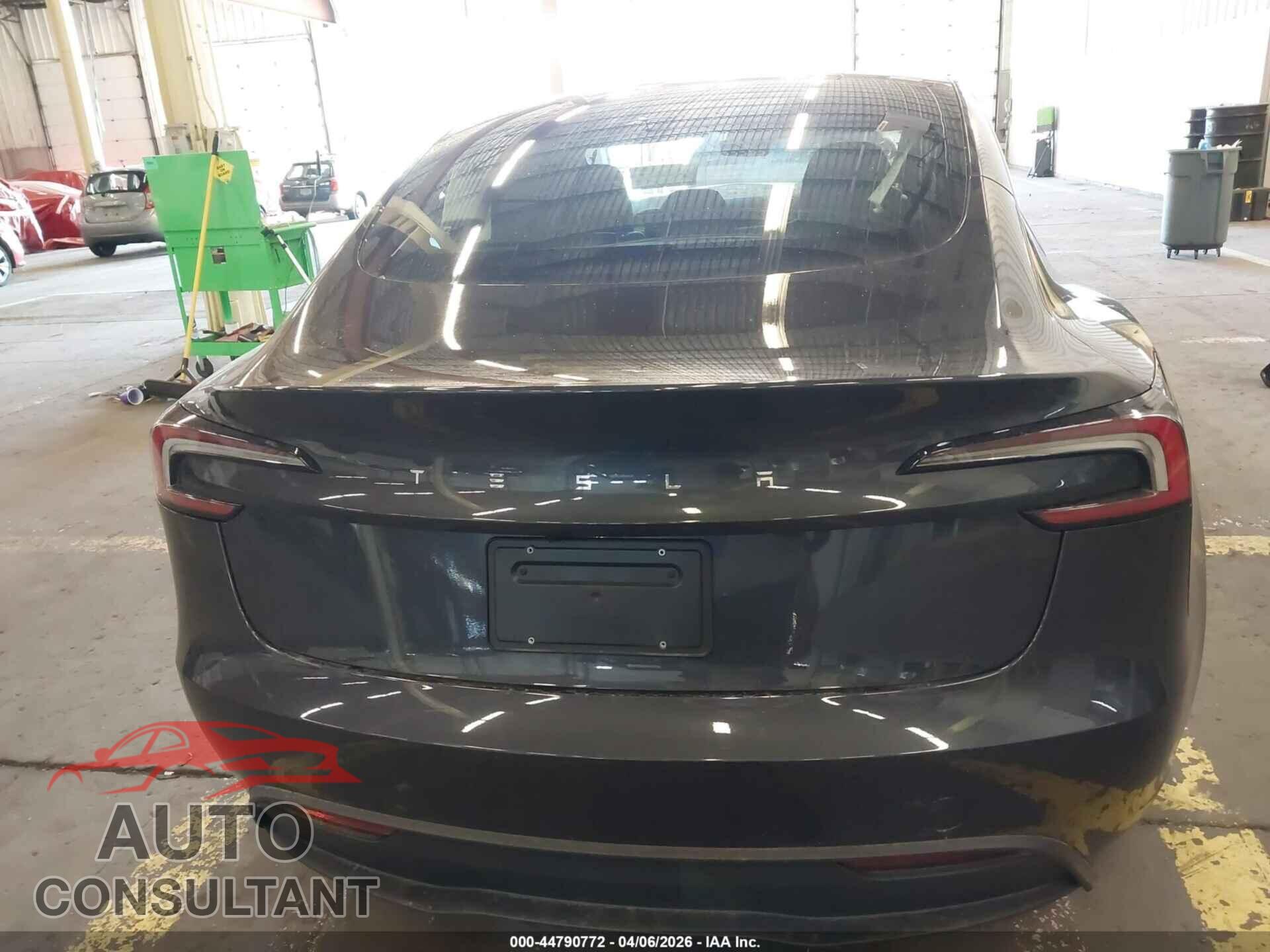 TESLA MODEL 3 2025 - 5YJ3E1EA4SF042889