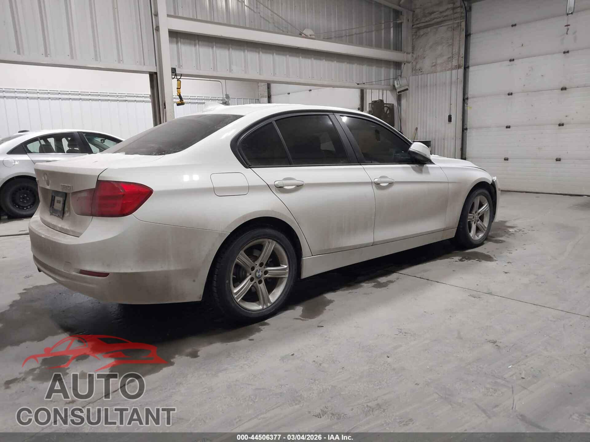 BMW 320I 2014 - WBA3C3C52EF985352
