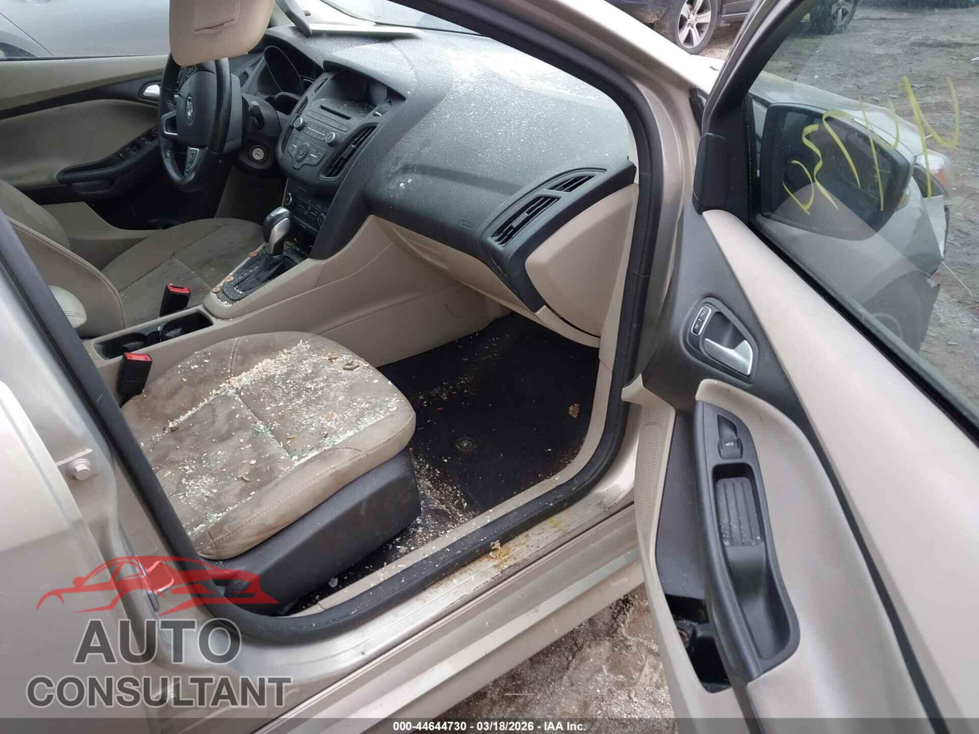 FORD FOCUS 2015 - 1FADP3F27FL365103