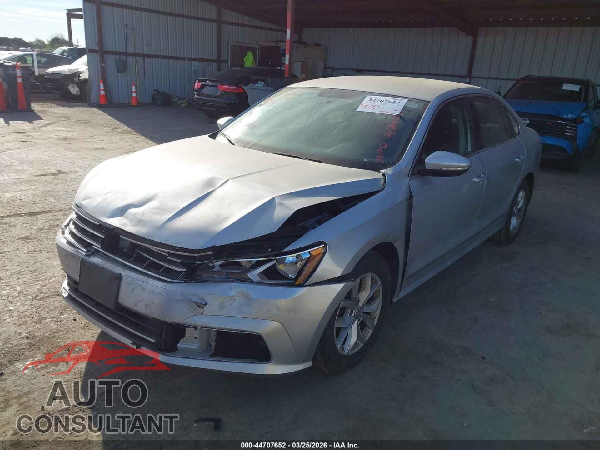 VOLKSWAGEN PASSAT 2017 - 1VWAT7A3XHC083408