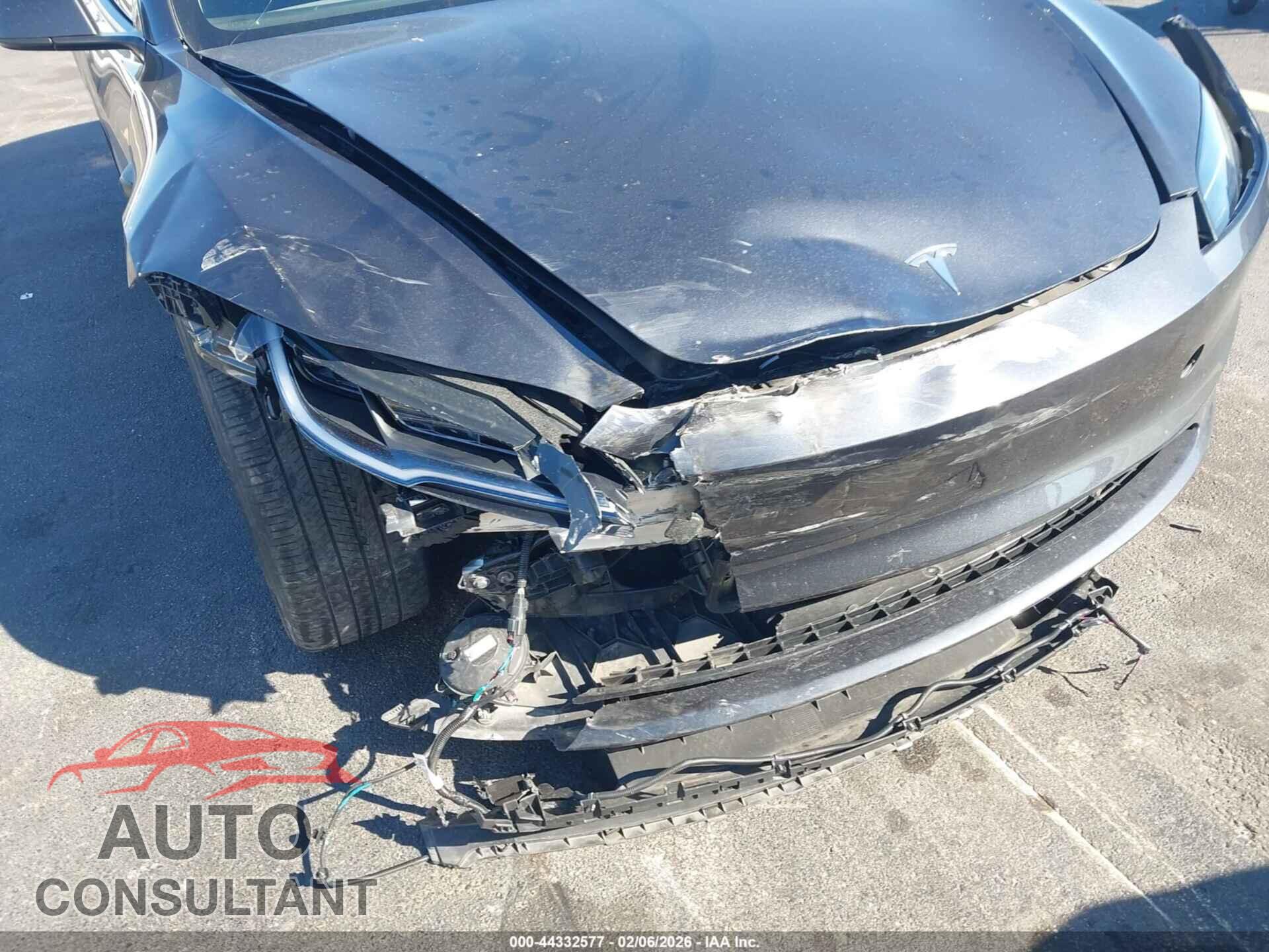 TESLA MODEL 3 2024 - 5YJ3E1EA6RF740947