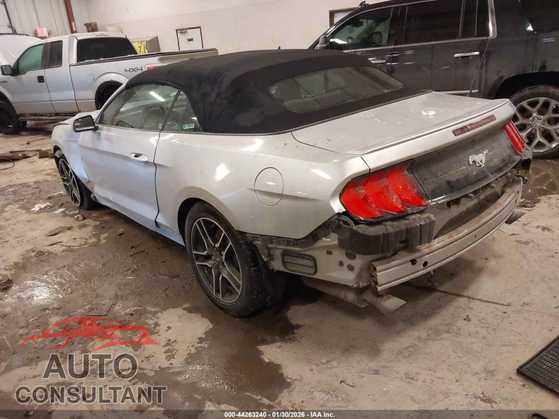 FORD MUSTANG 2018 - 1FATP8UH7J5110951